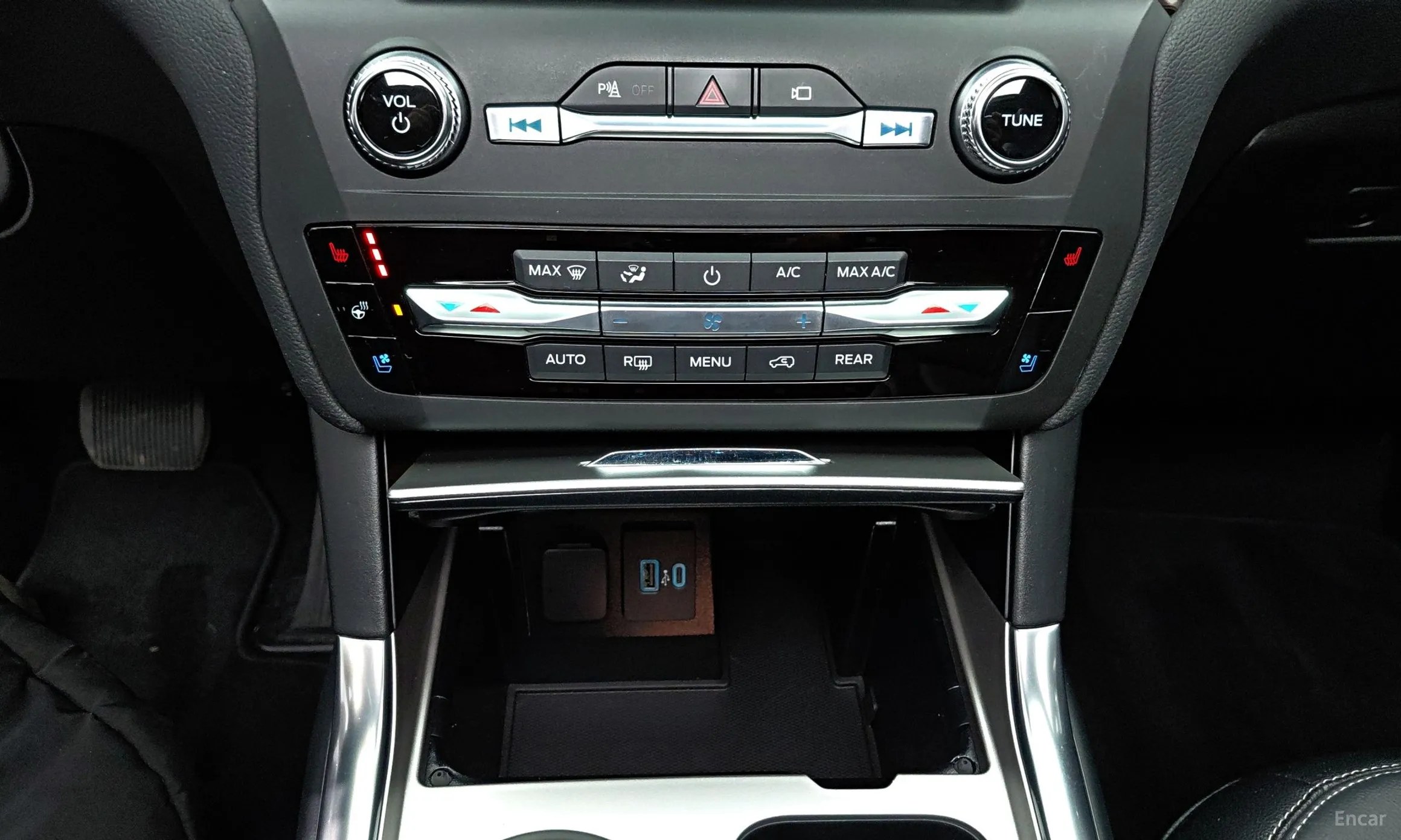 Ford Explorer 6th Generation превью 18