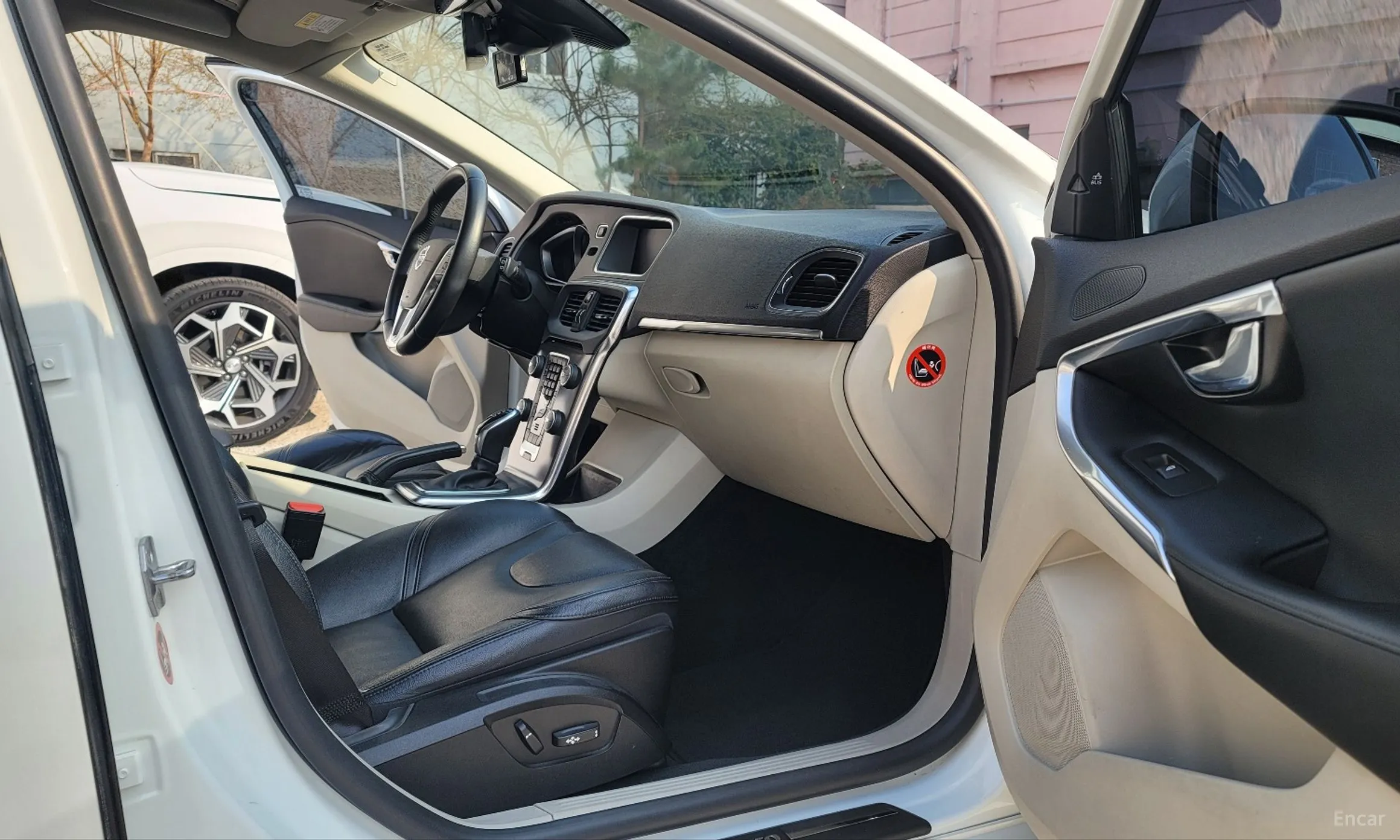 Volvo V40 превью 13