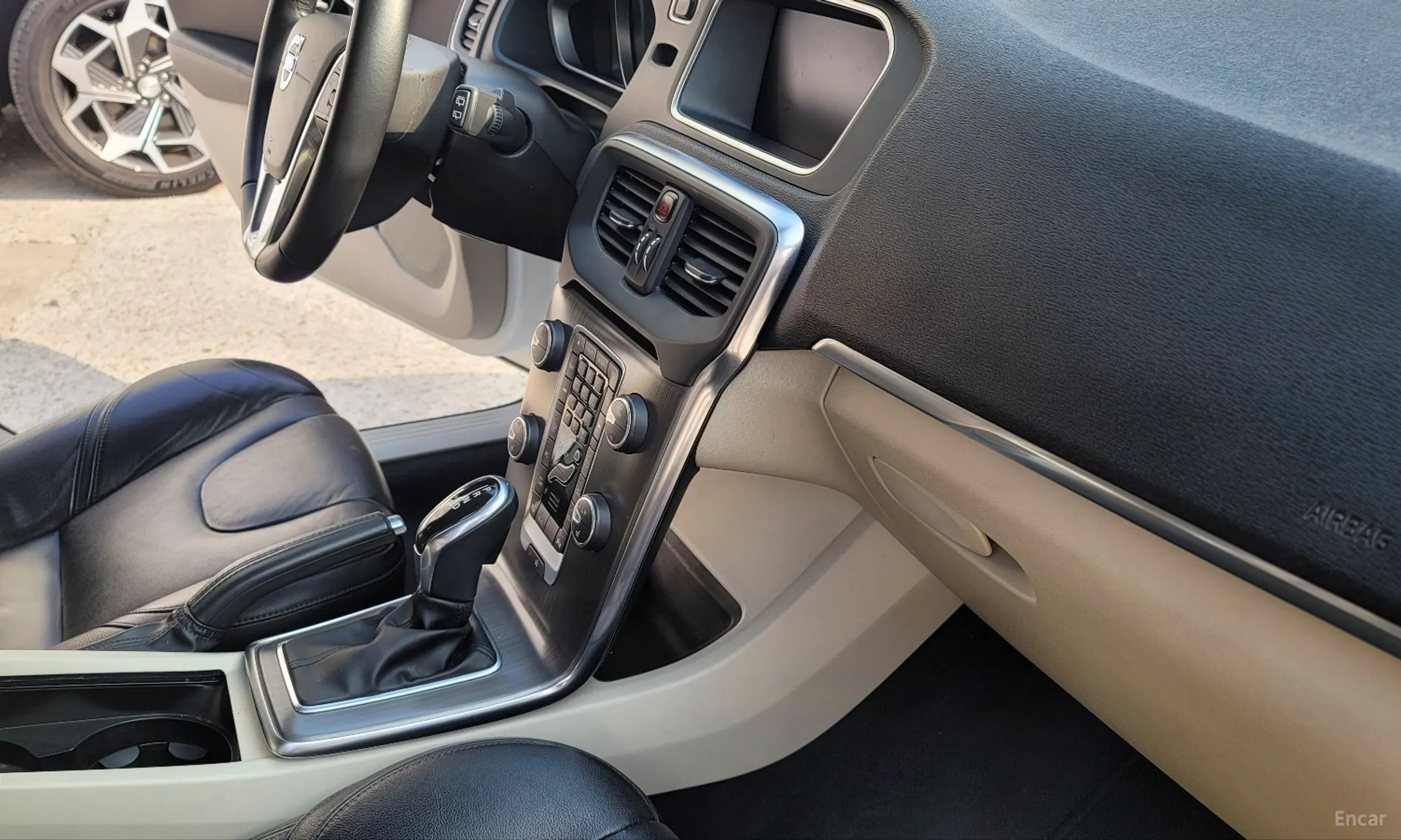 Volvo V40 превью 14