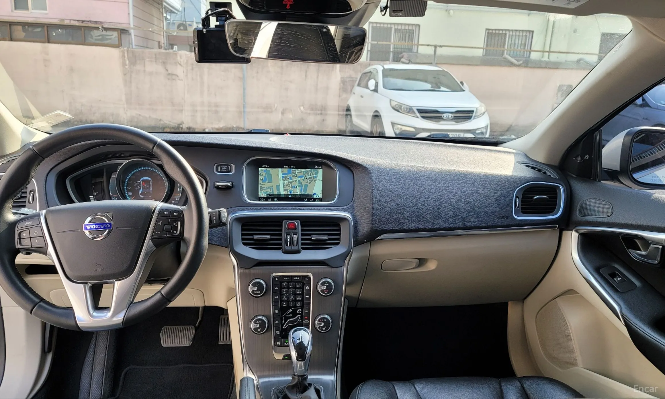 Volvo V40 превью 7