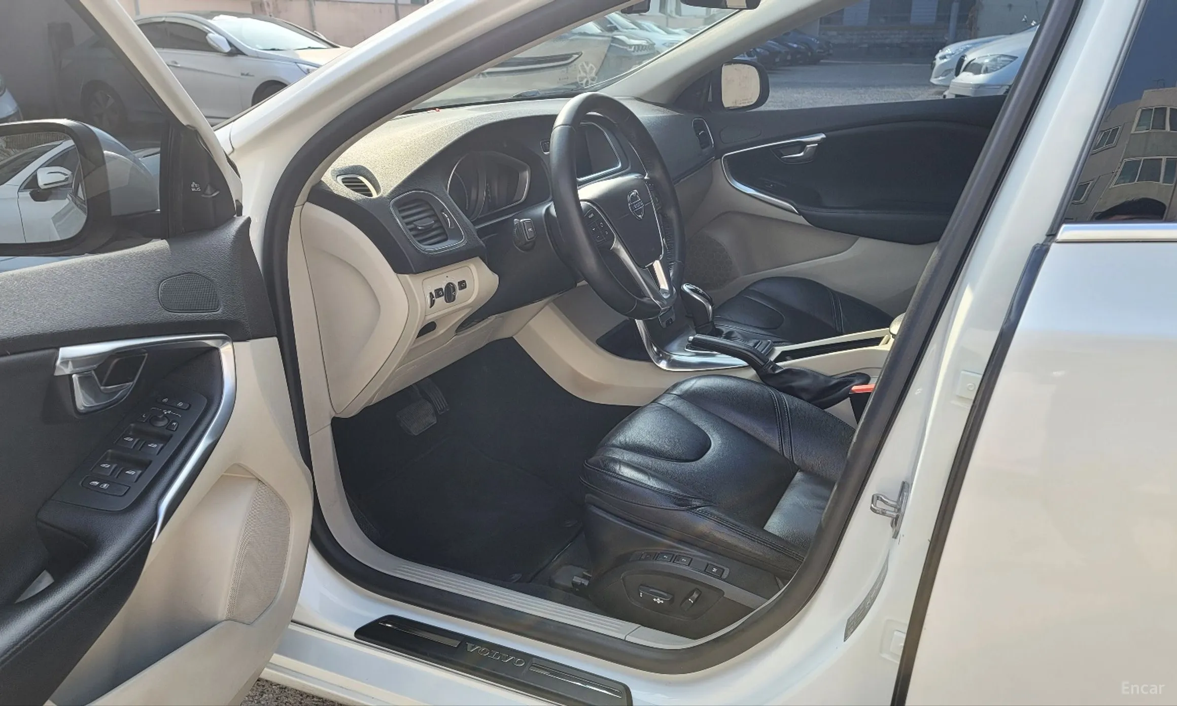 Volvo V40 превью 9