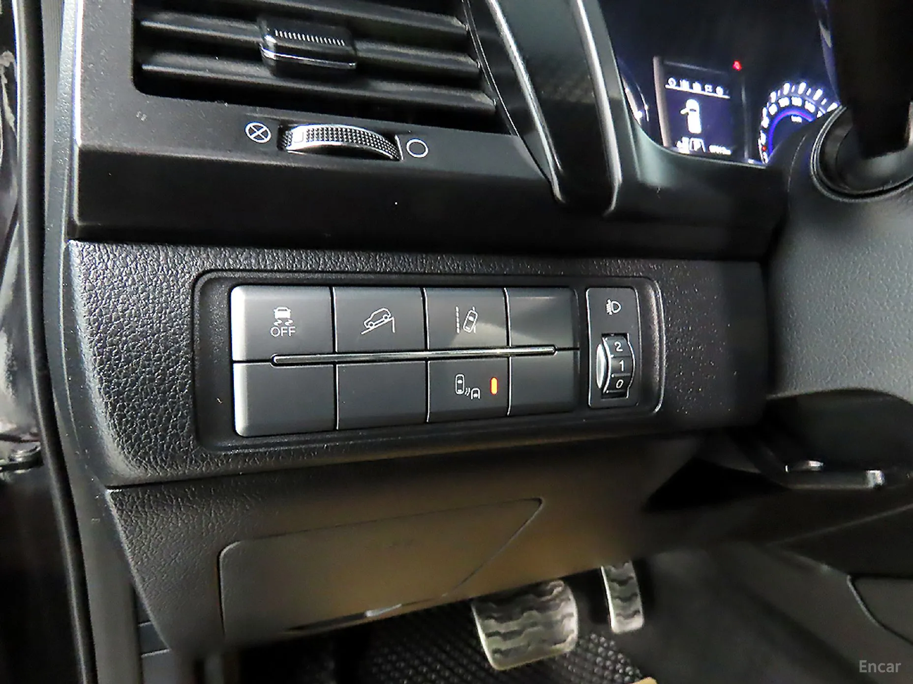 KG Mobility (SsangYong) Rexton Sports превью 14