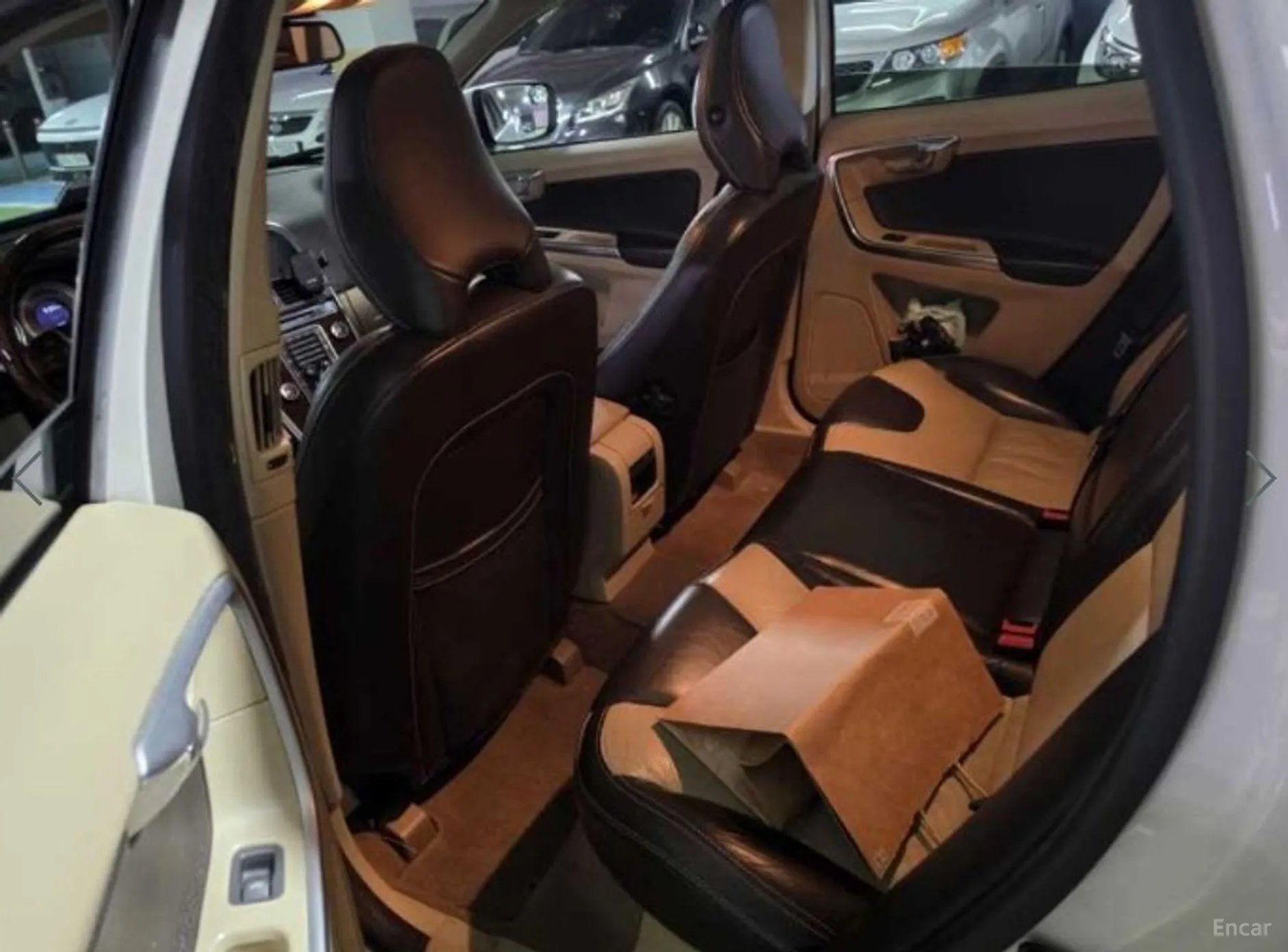 Volvo XC60 превью 10