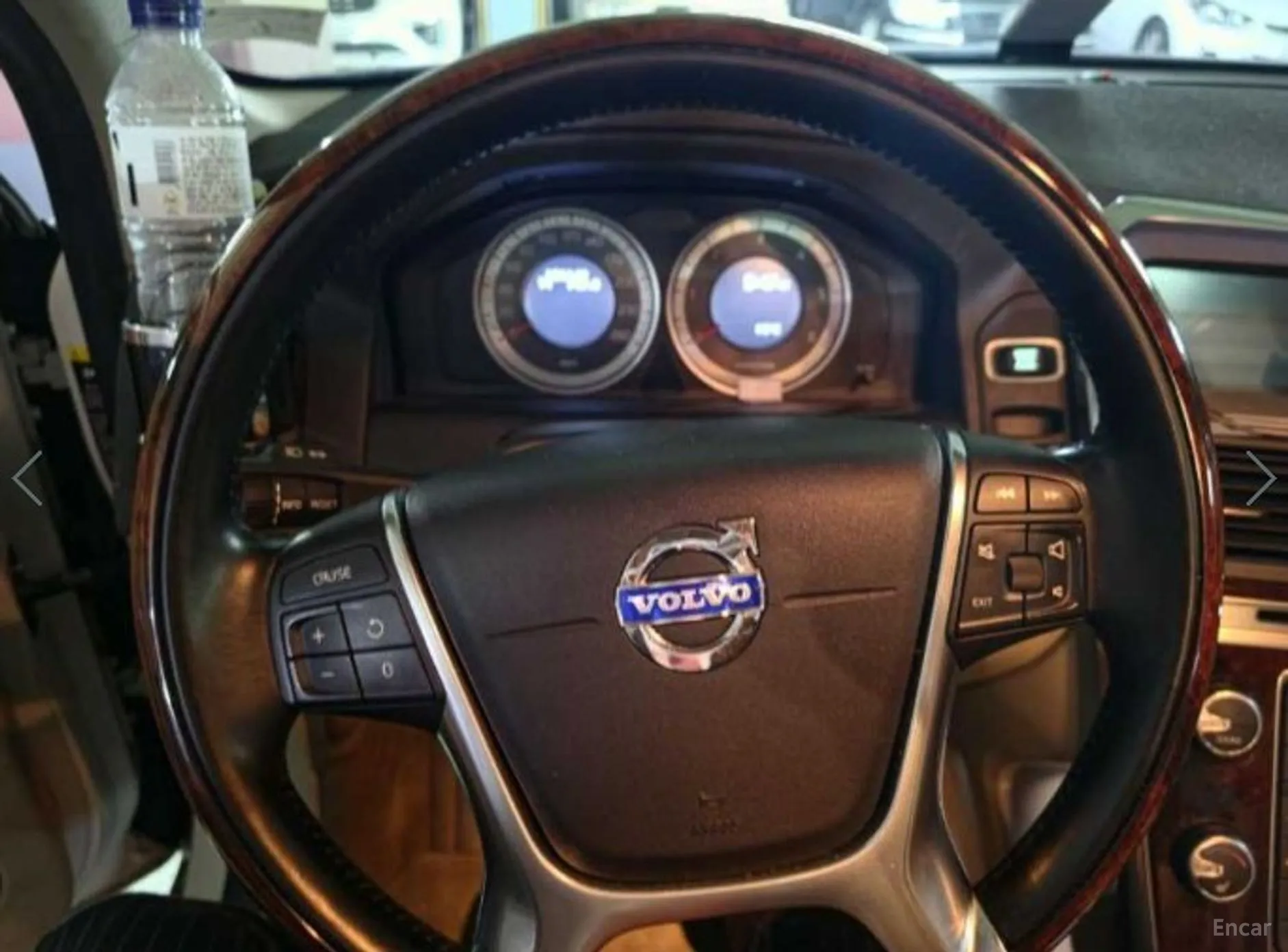 Volvo XC60 превью 3