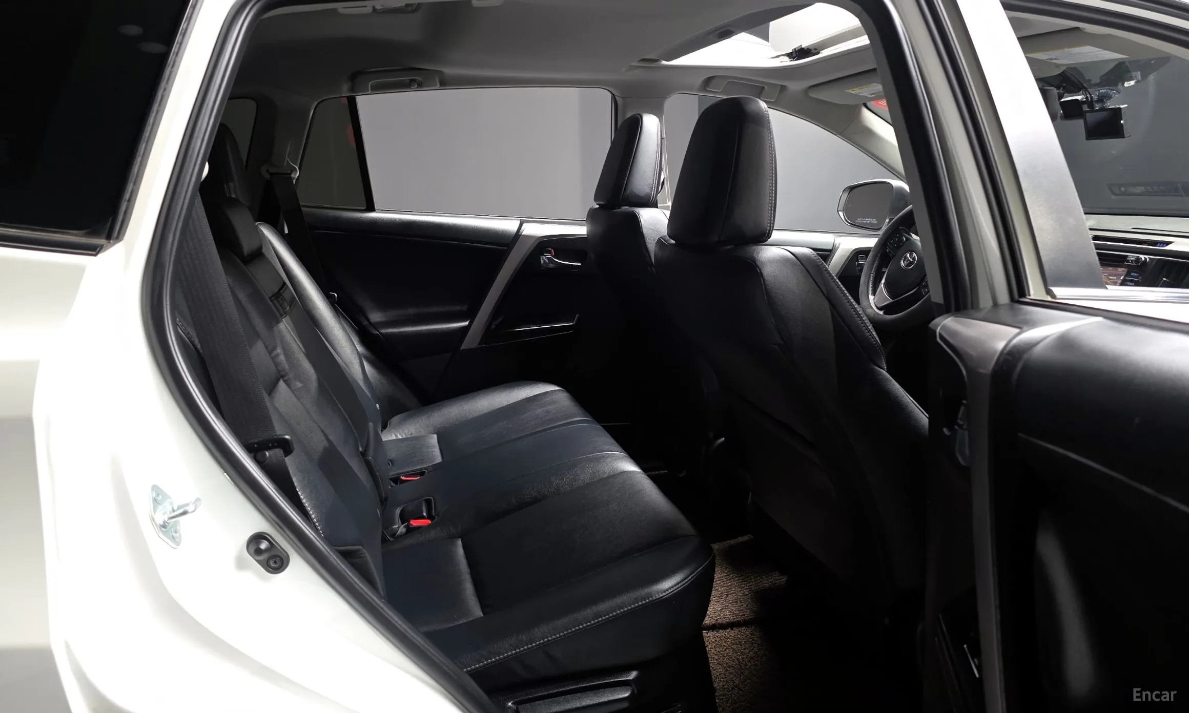 Toyota RAV4 превью 11