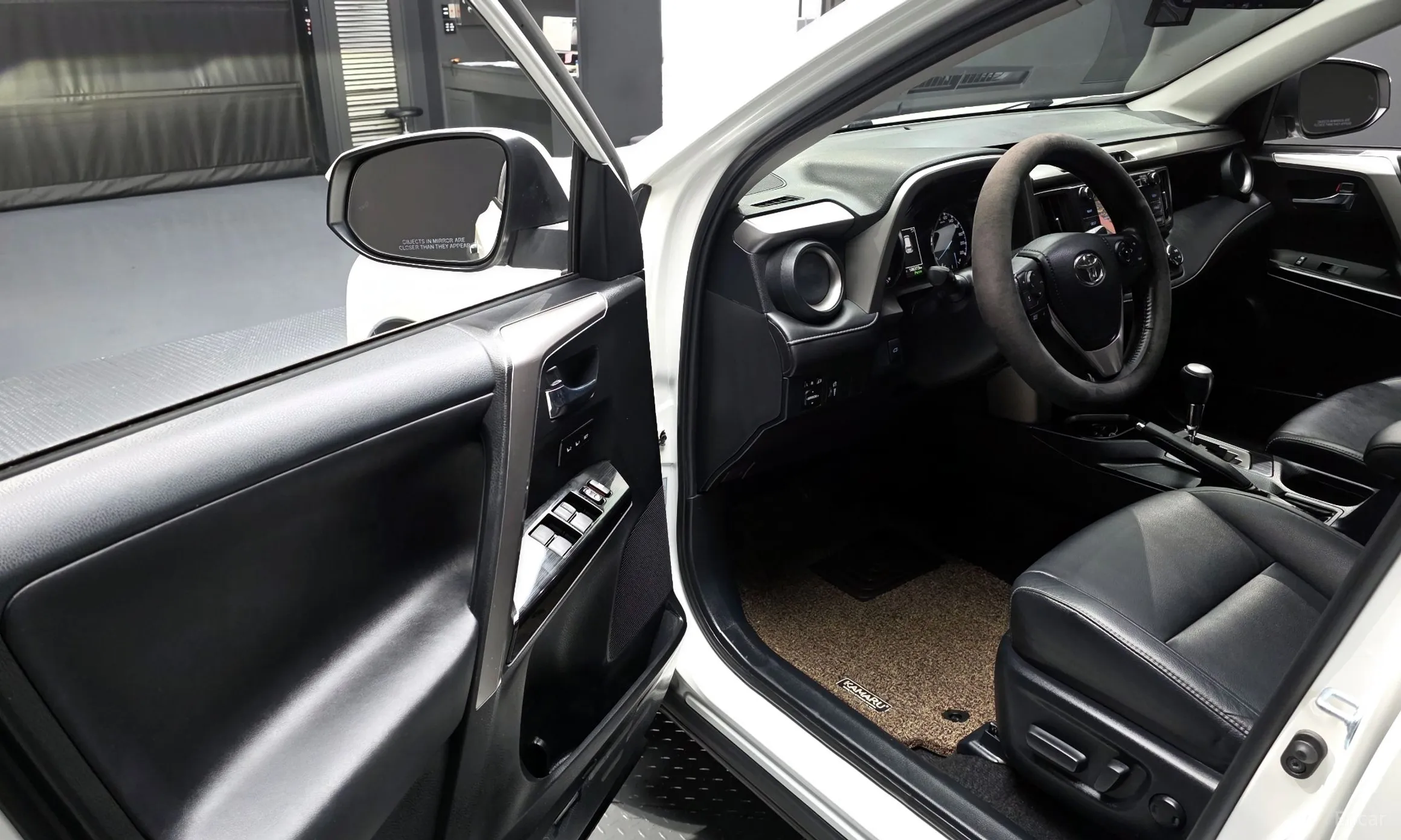 Toyota RAV4 превью 12