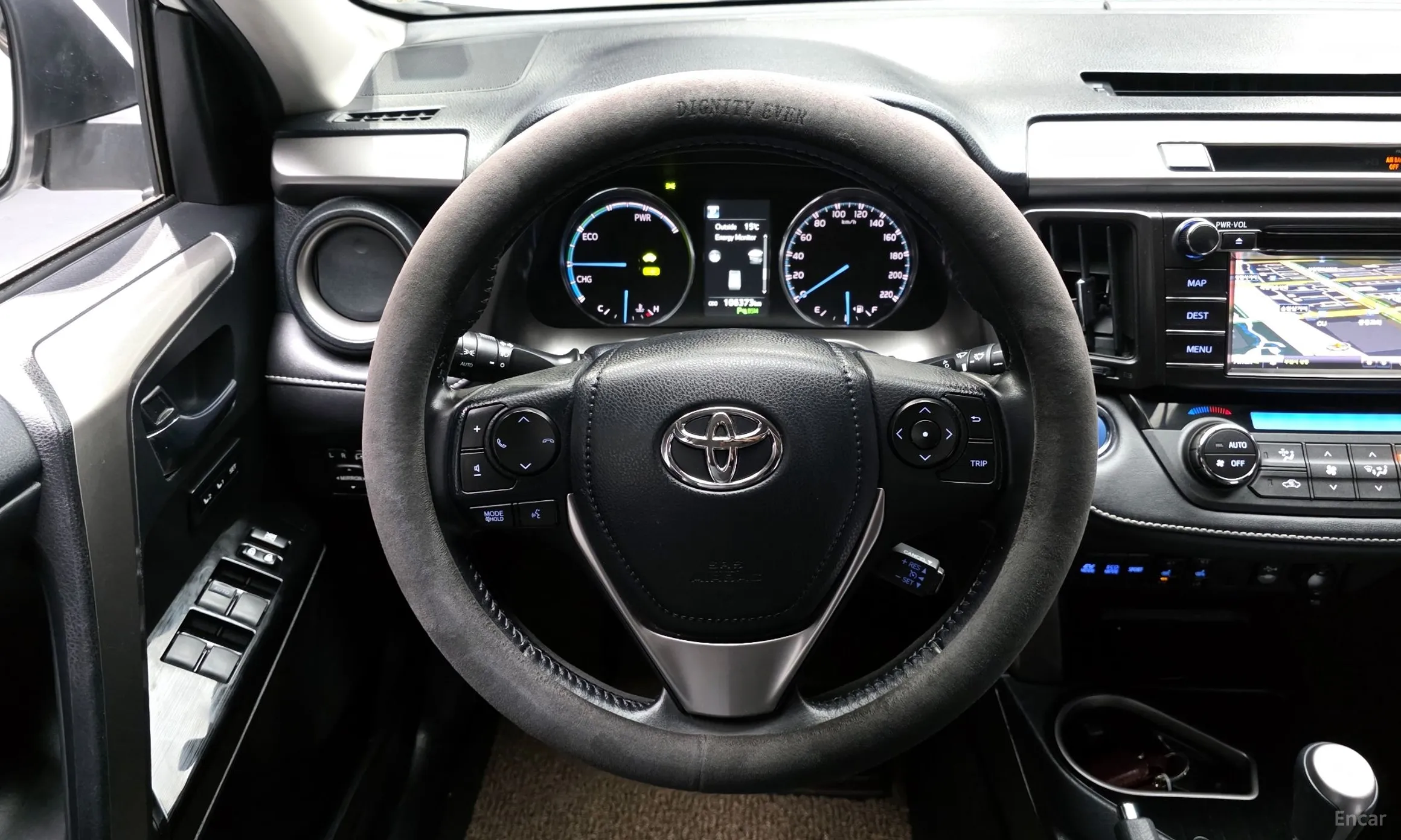 Toyota RAV4 превью 13