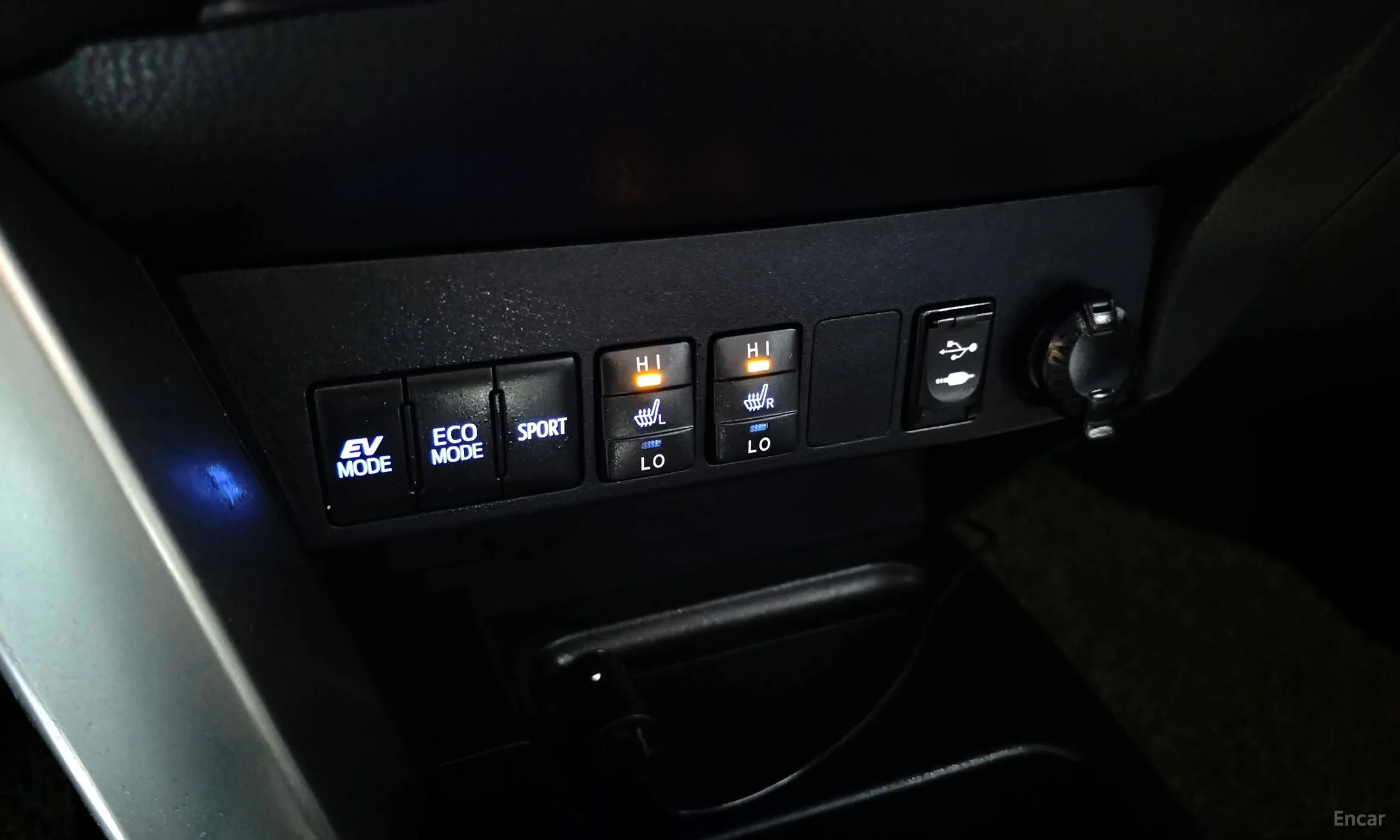 Toyota RAV4 превью 17
