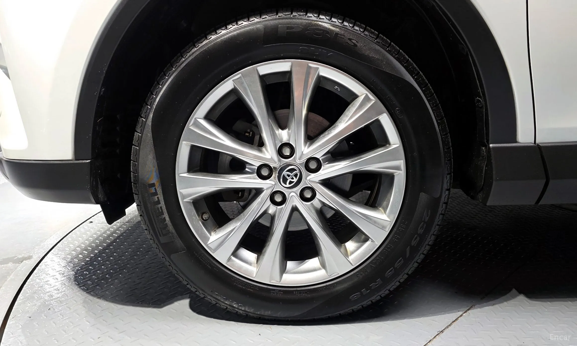 Toyota RAV4 превью 5