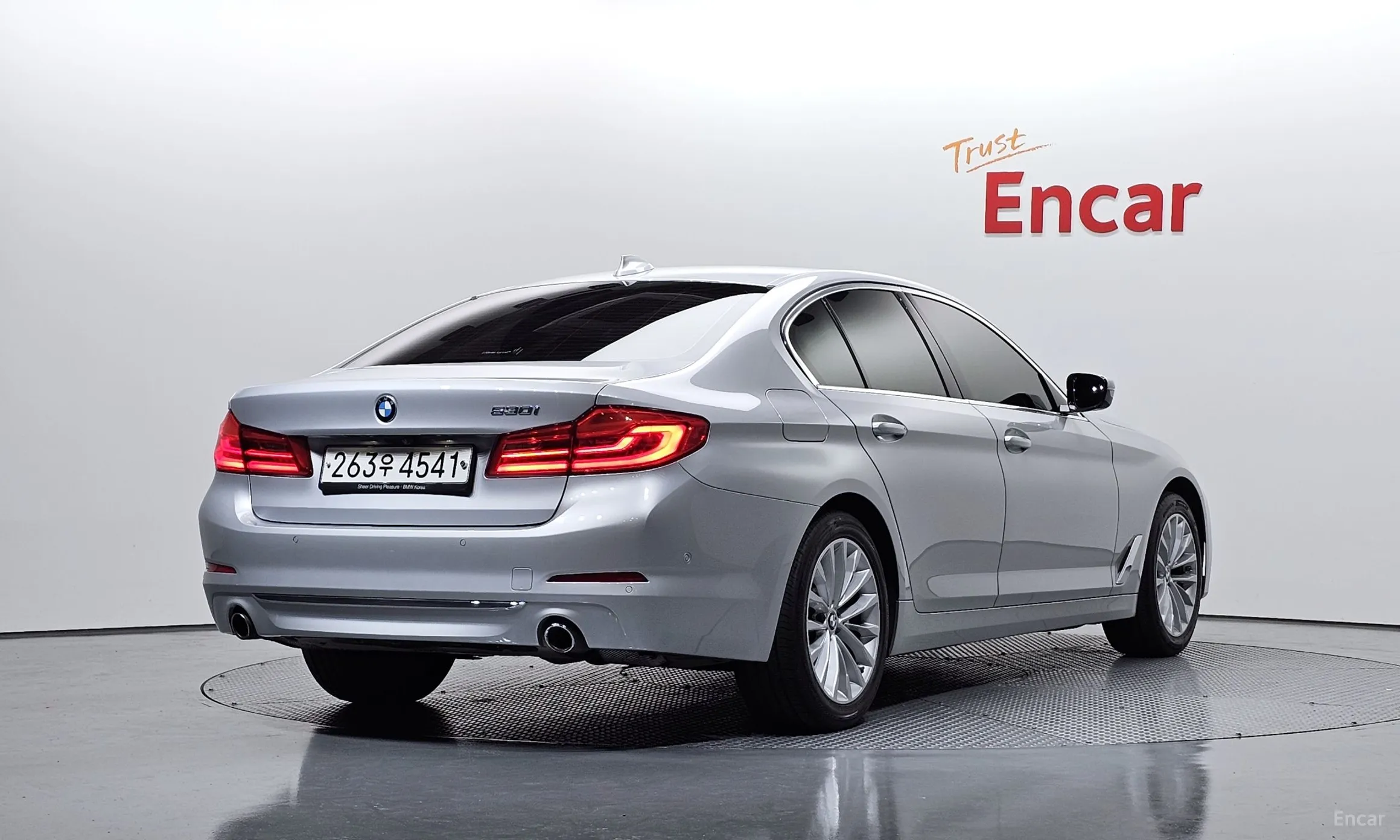 BMW 5 Series (G30) превью 2