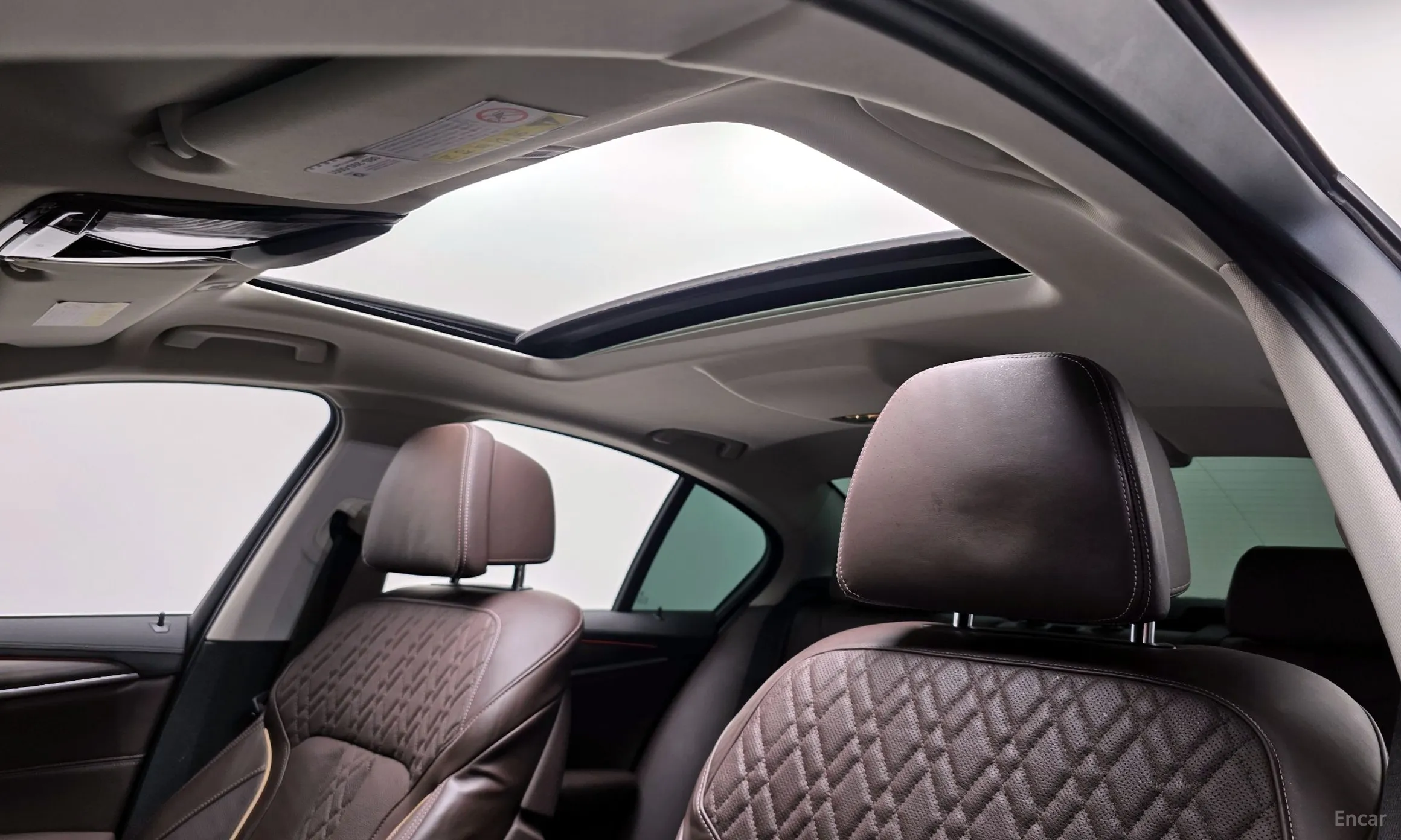 BMW 5 Series (G30) превью 19