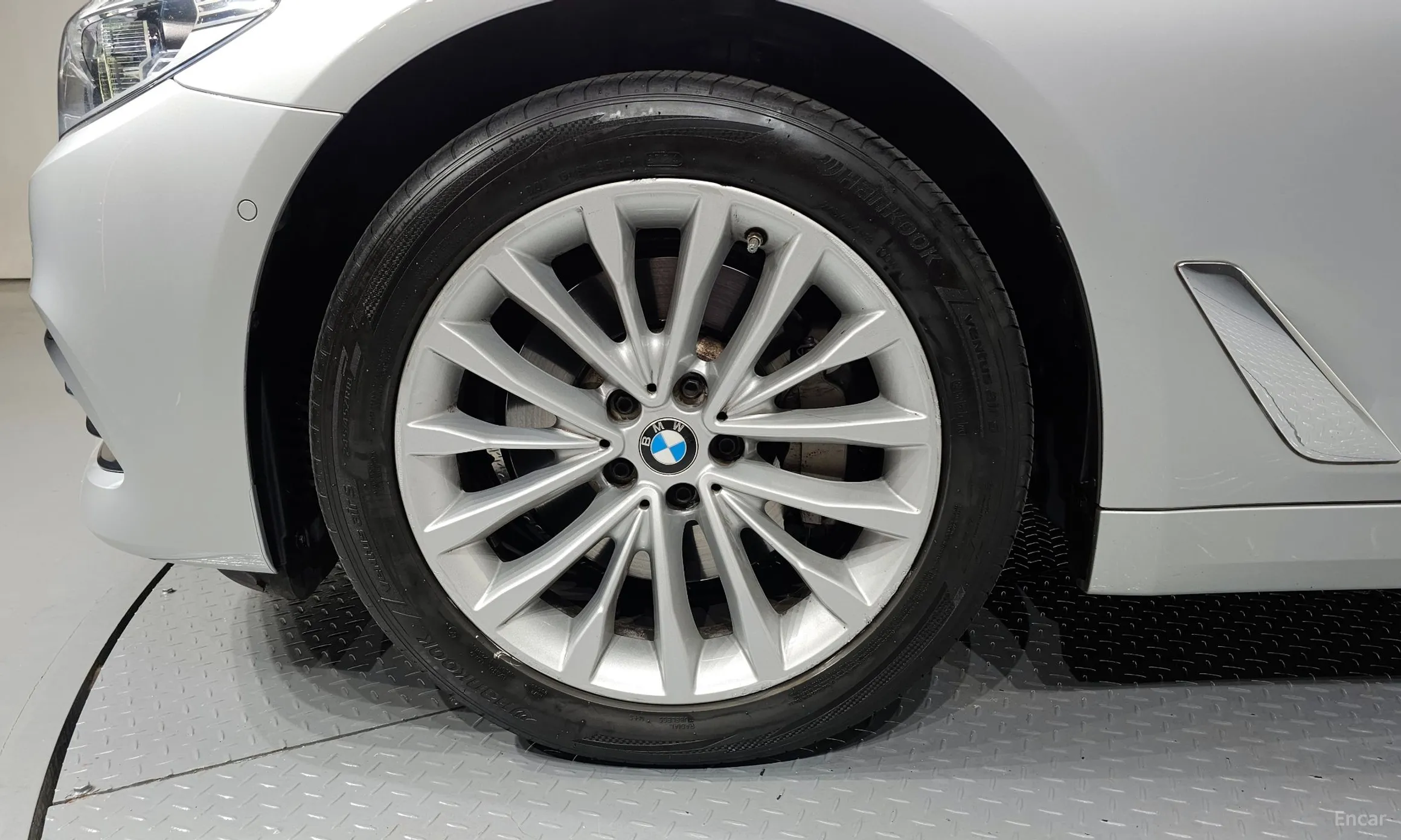 BMW 5 Series (G30) превью 5