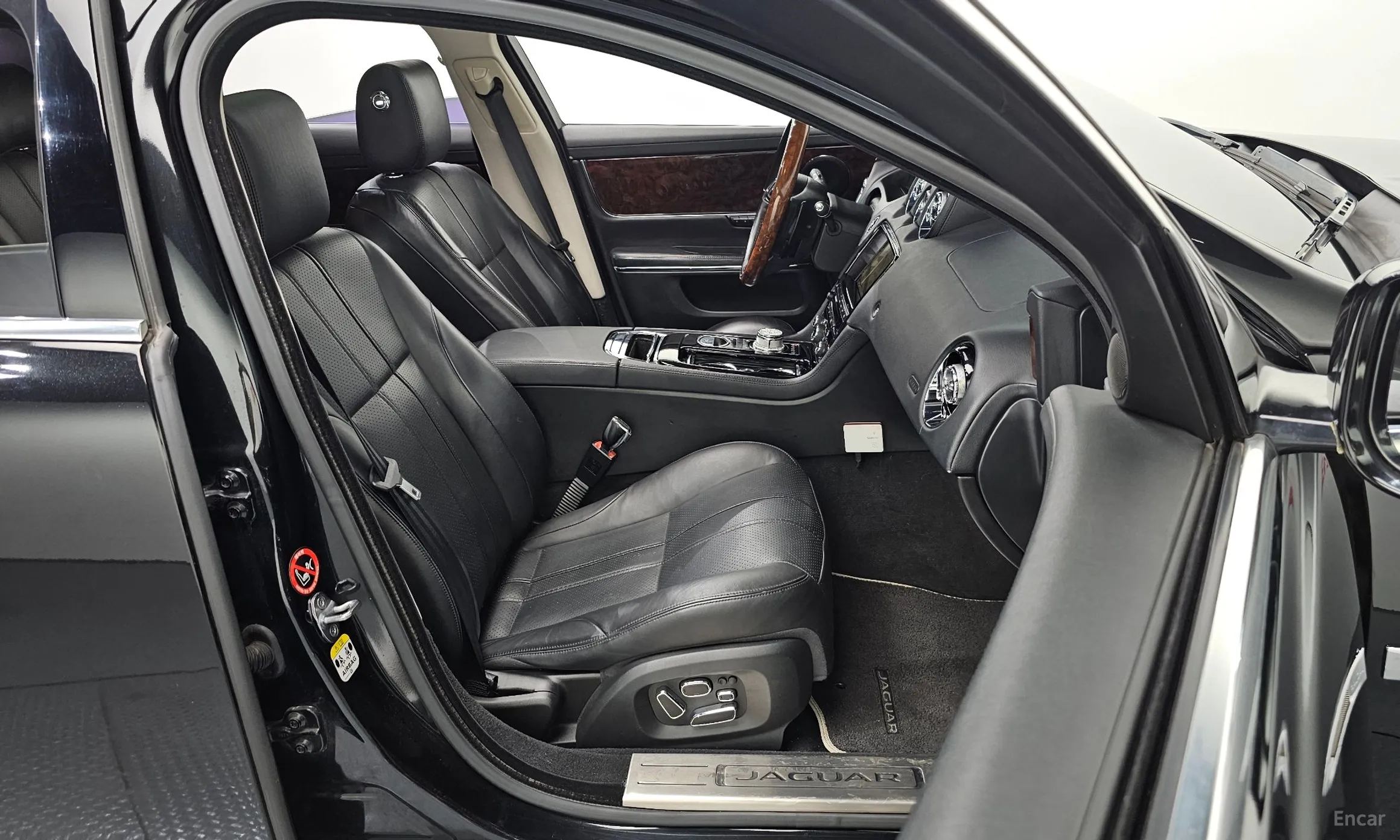 Jaguar All New XJ превью 12