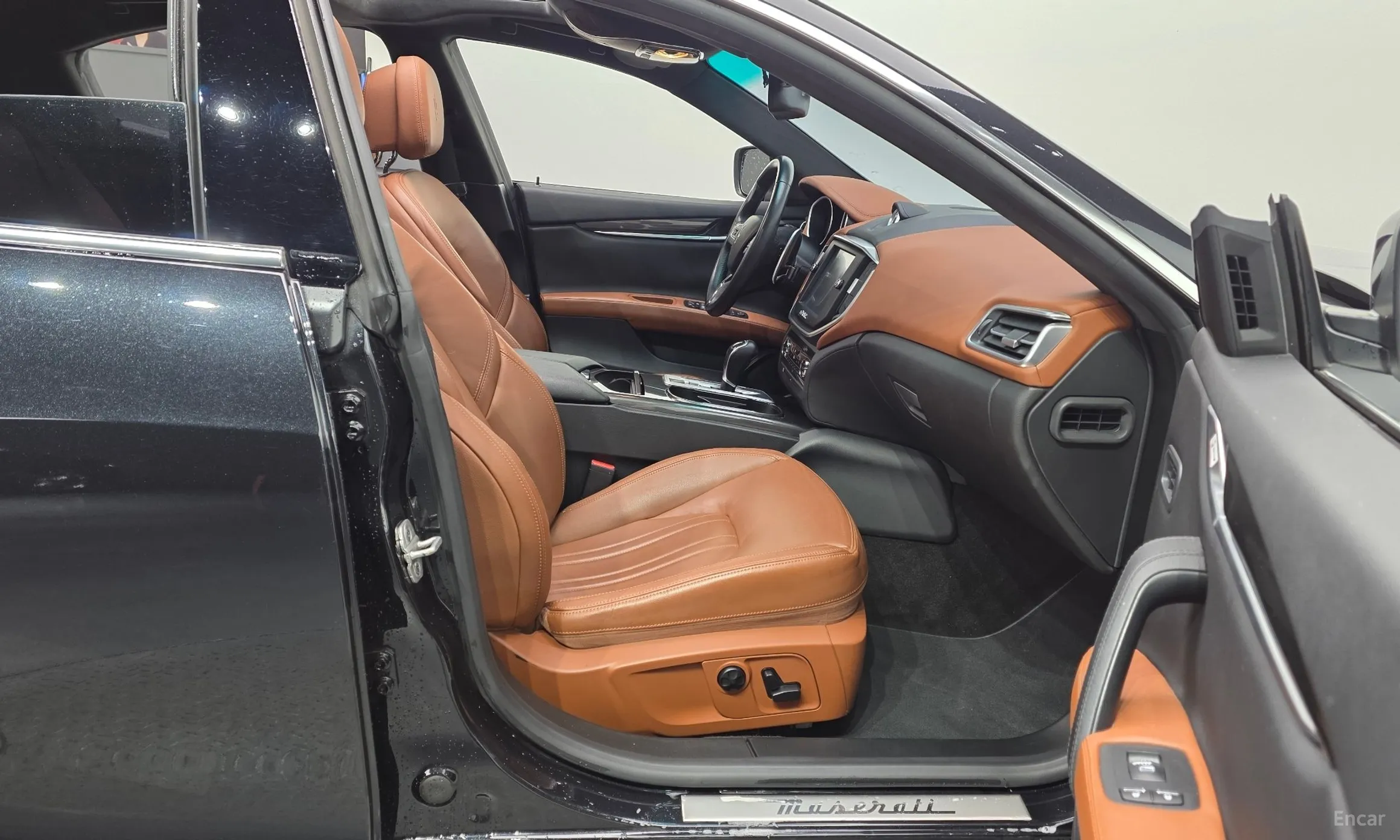 Maserati Ghibli превью 11
