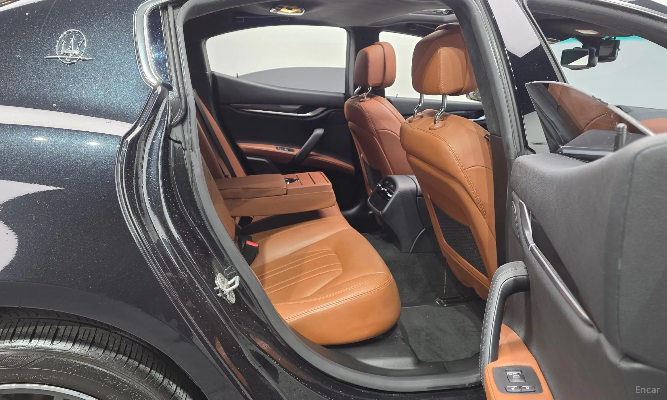 Maserati Ghibli превью 12