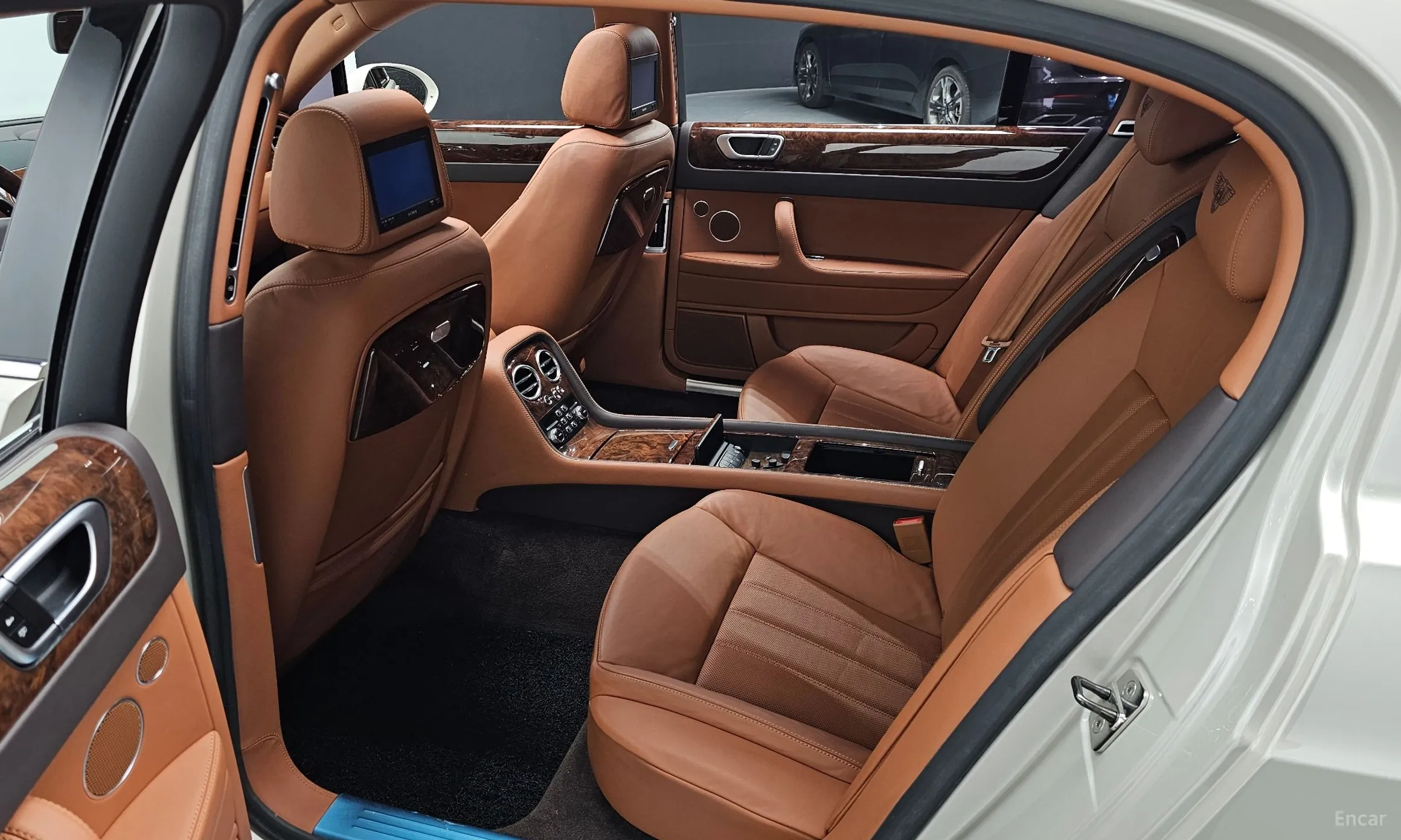 Bentley Flying Spur Gen 1 превью 12
