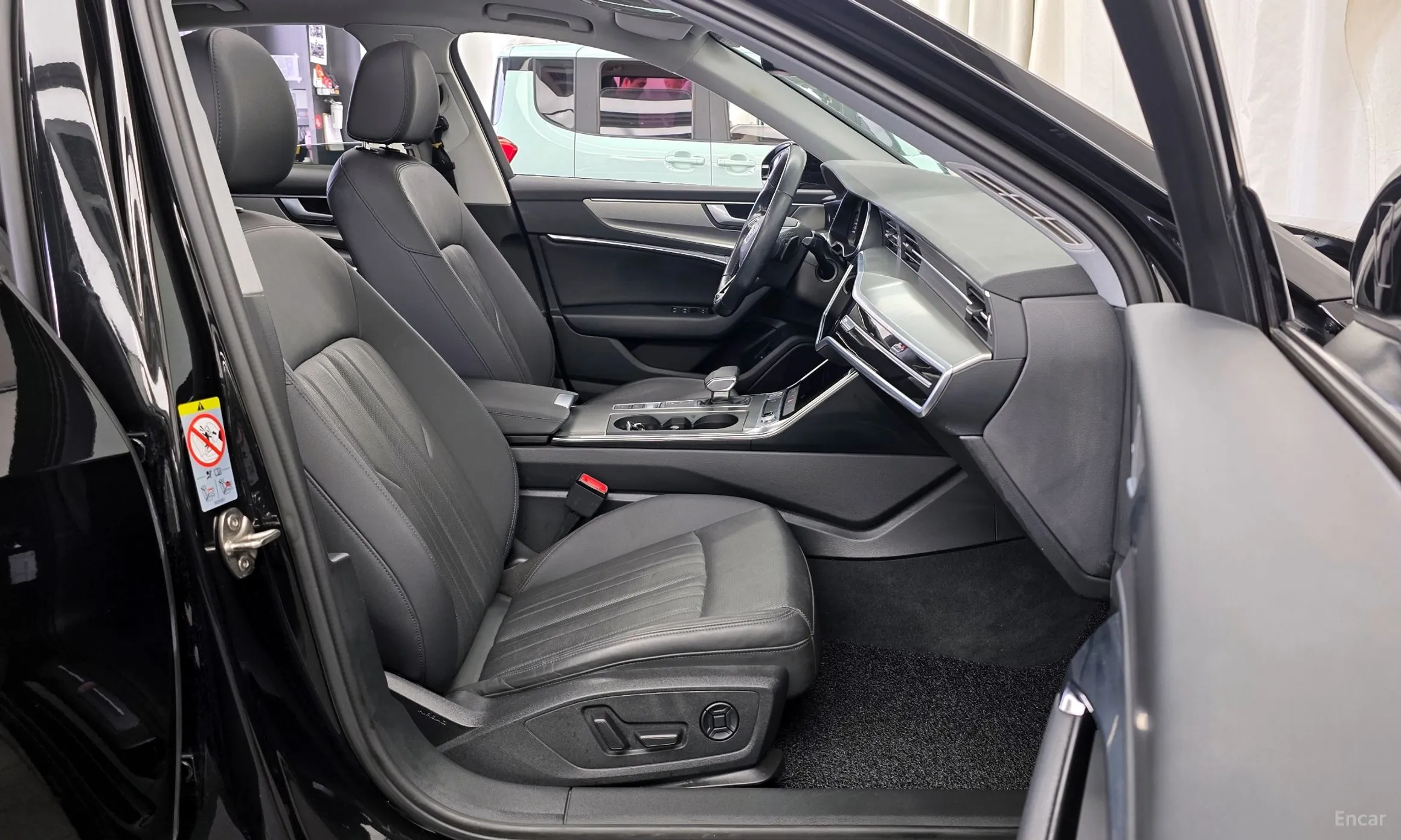 Audi A6 (C8) превью 11