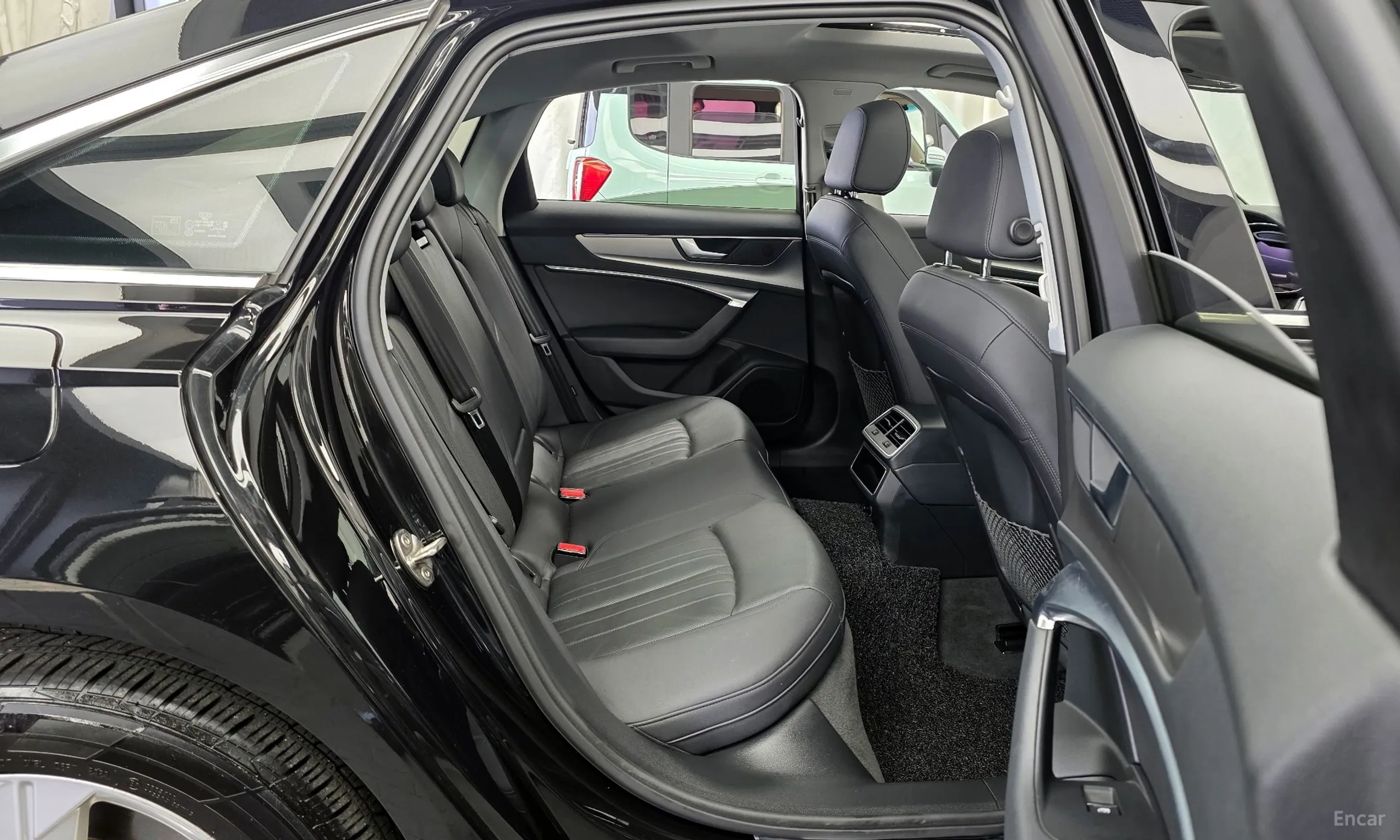 Audi A6 (C8) превью 12