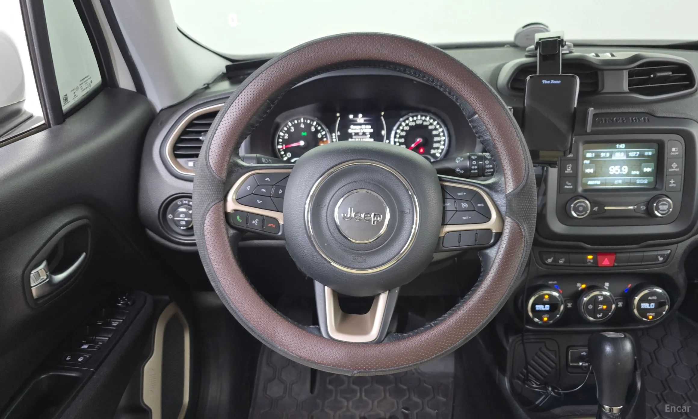 Jeep Renegade превью 13