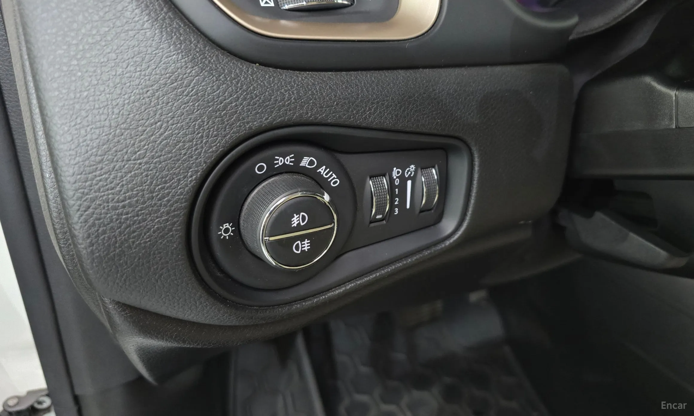 Jeep Renegade превью 18