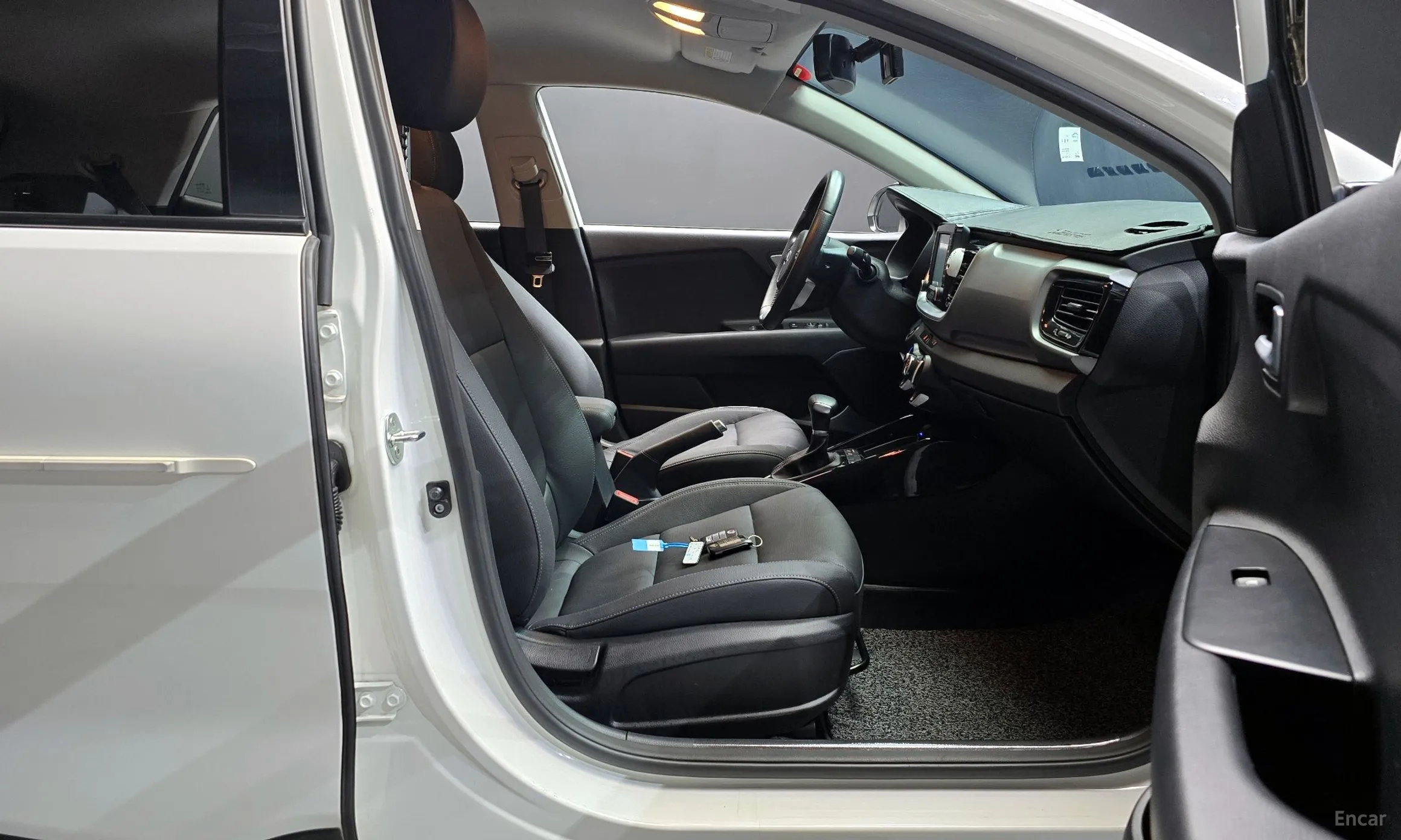 Kia Stonic превью 10