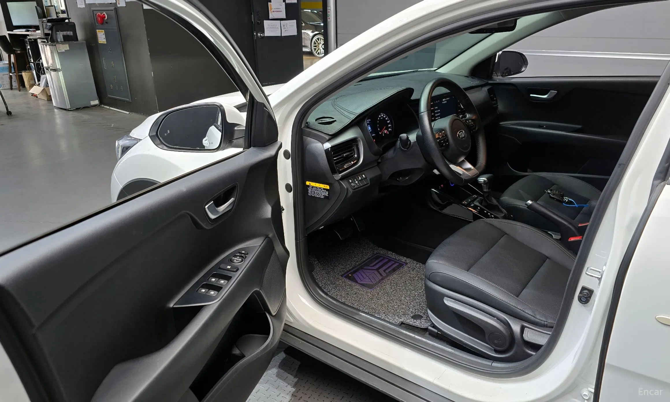 Kia Stonic превью 11