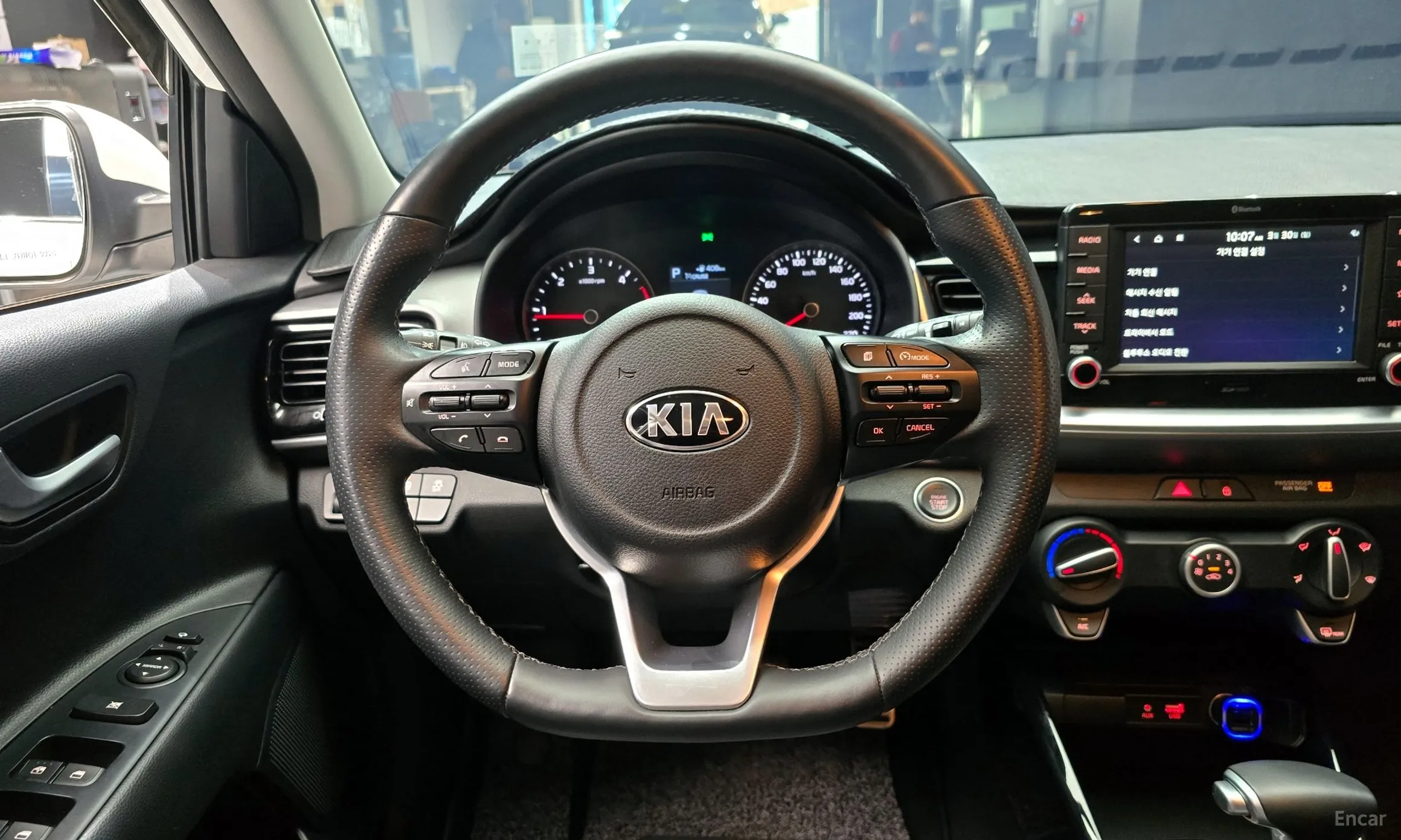 Kia Stonic превью 14