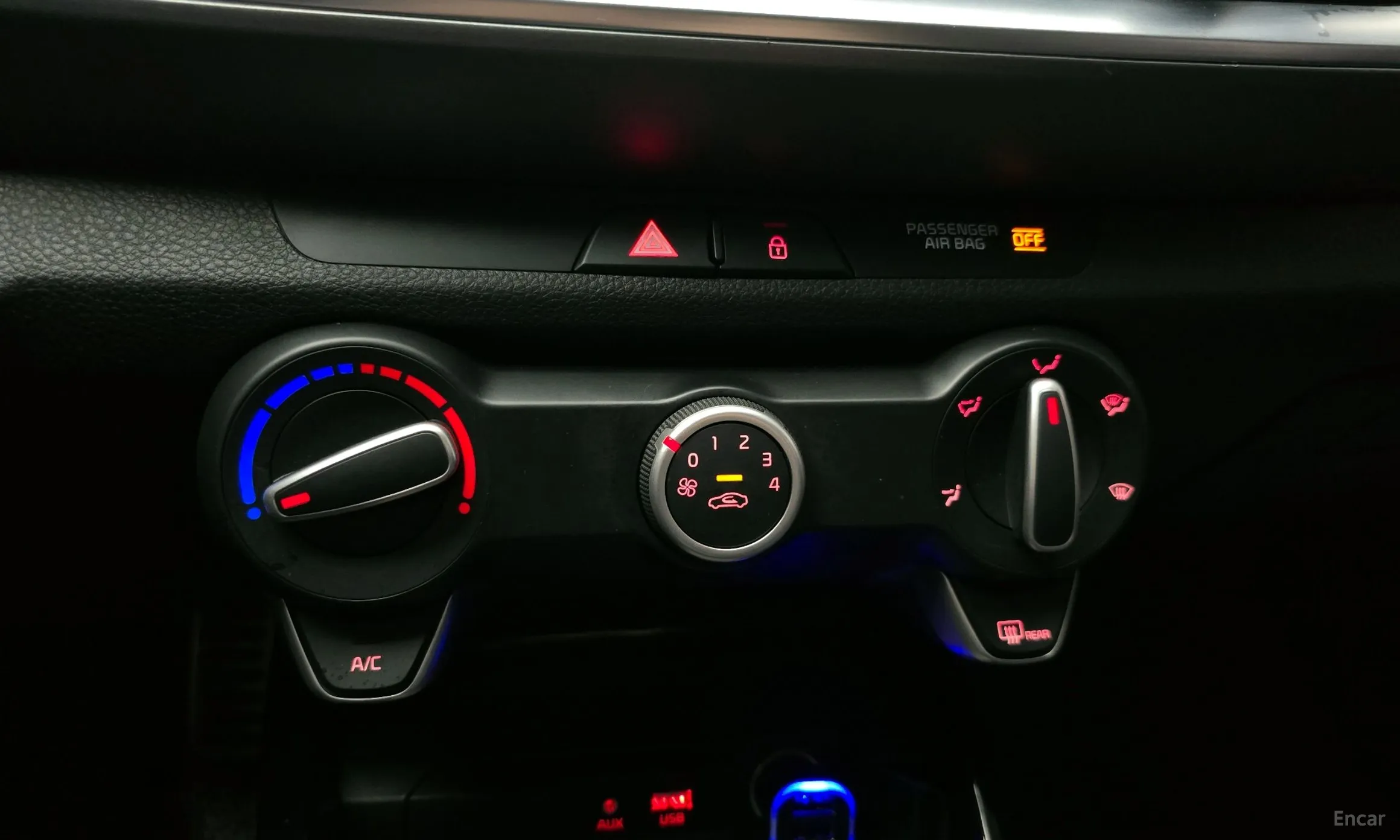 Kia Stonic превью 17