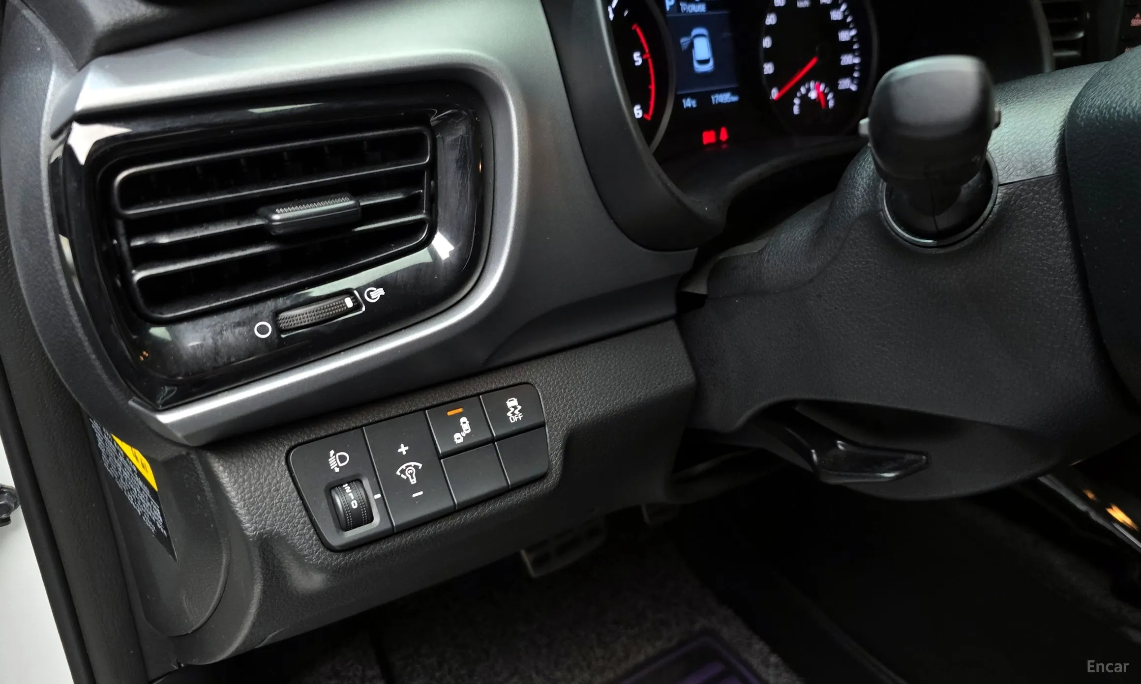 Kia Stonic превью 19