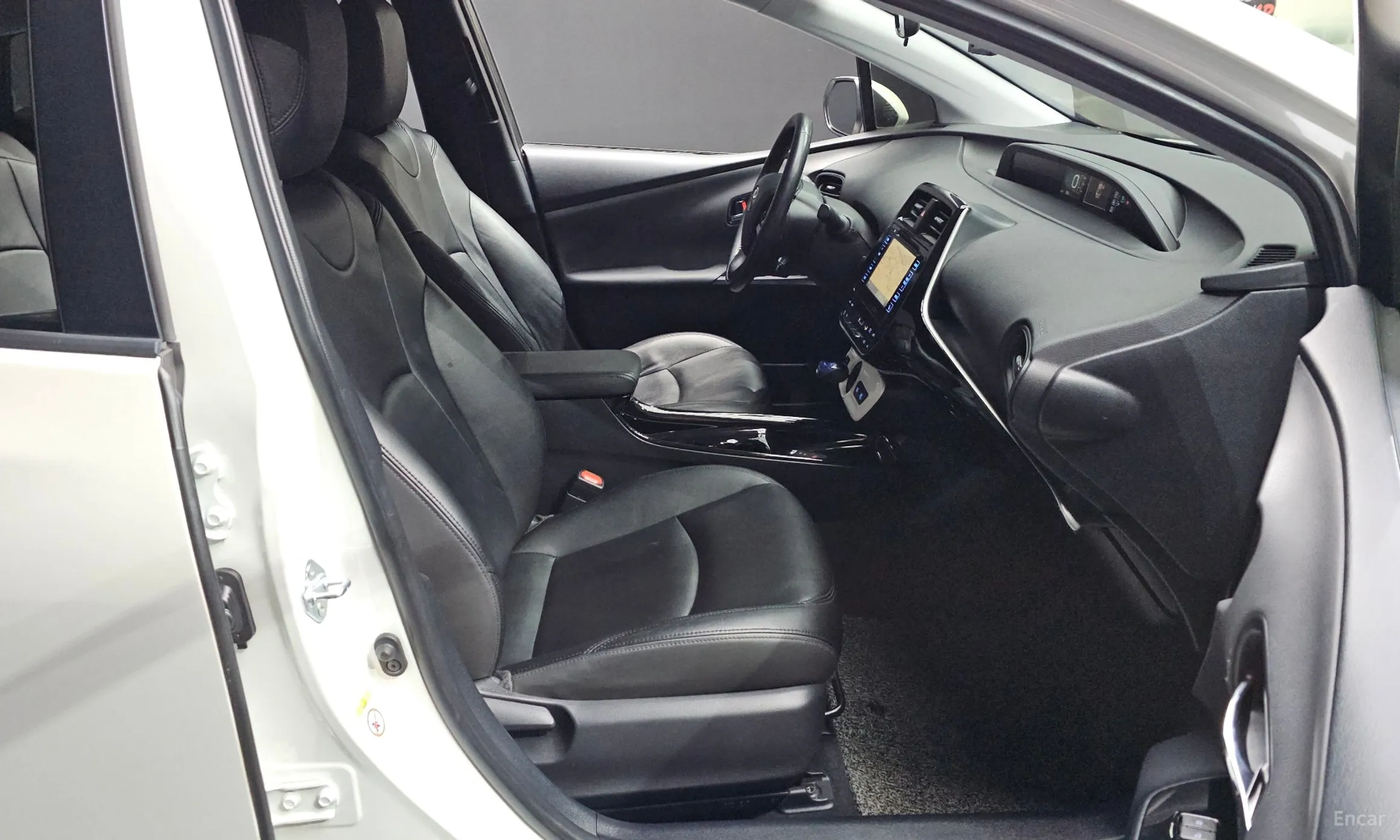 Toyota Prius 4th Generation превью 11