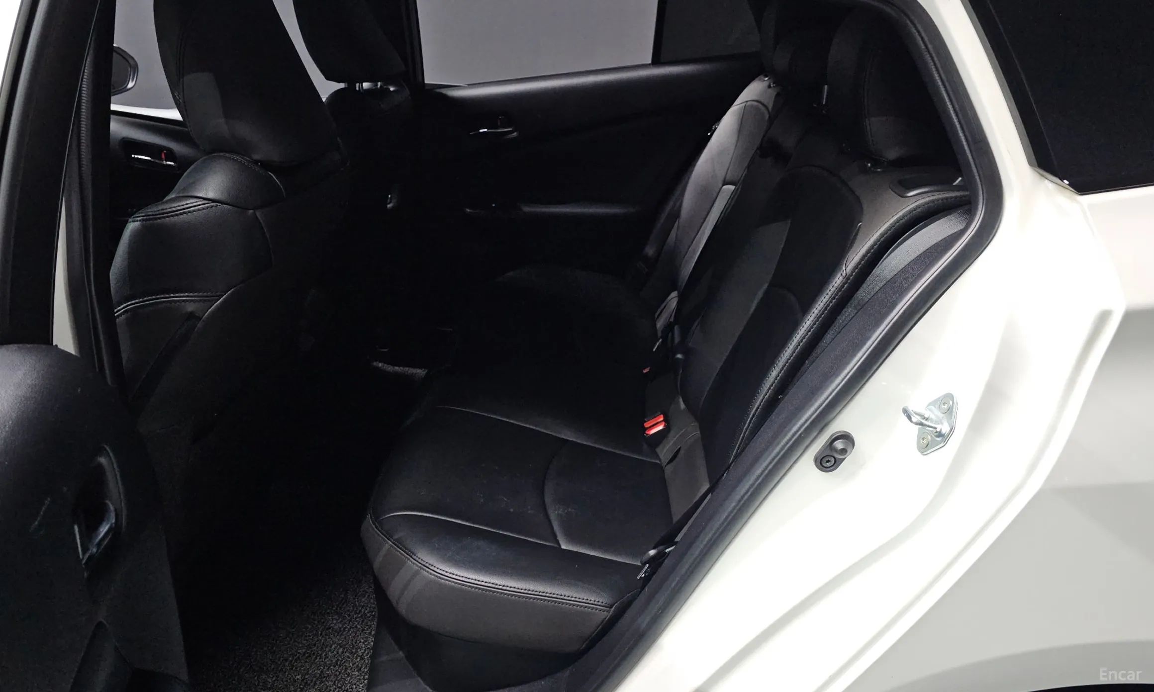 Toyota Prius 4th Generation превью 12