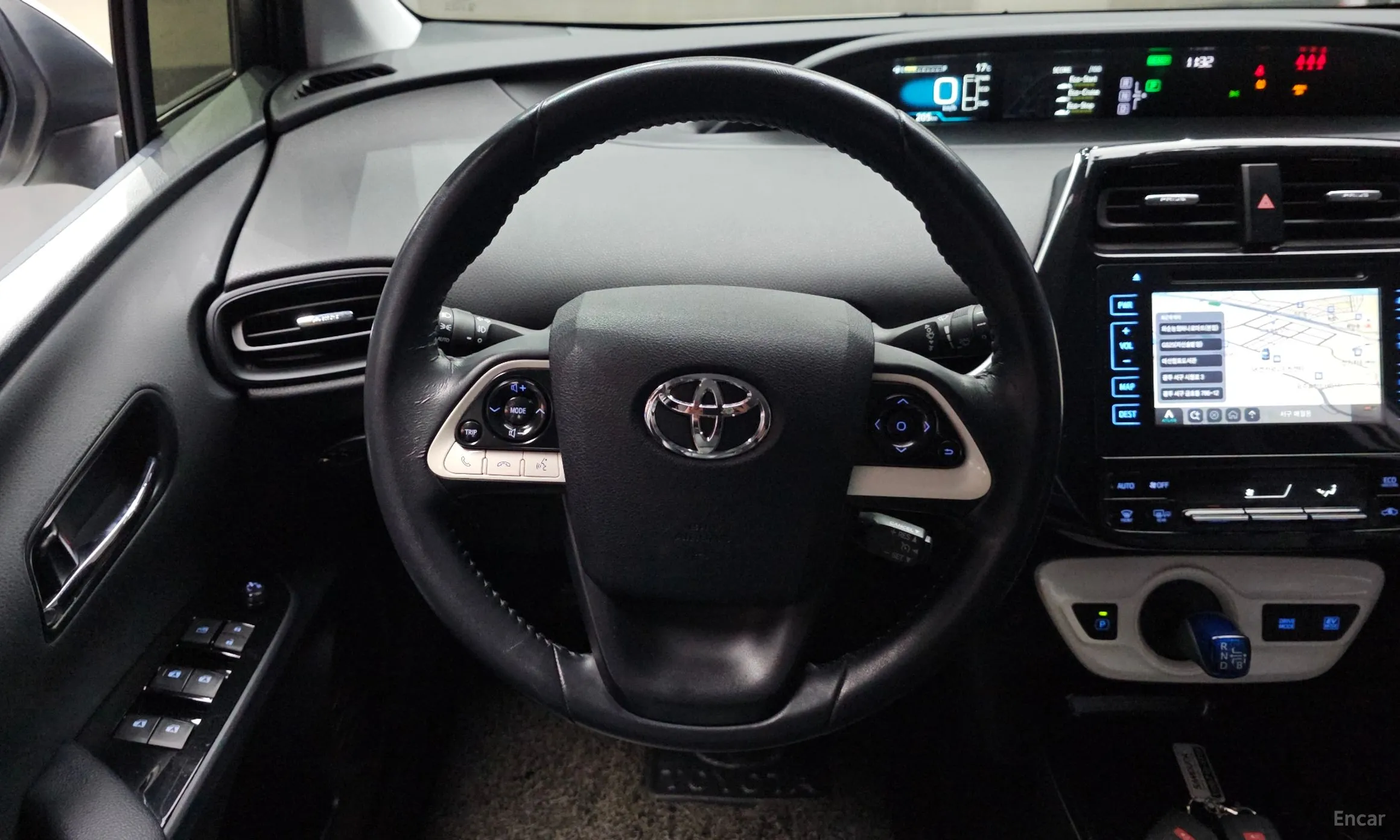 Toyota Prius 4th Generation превью 14