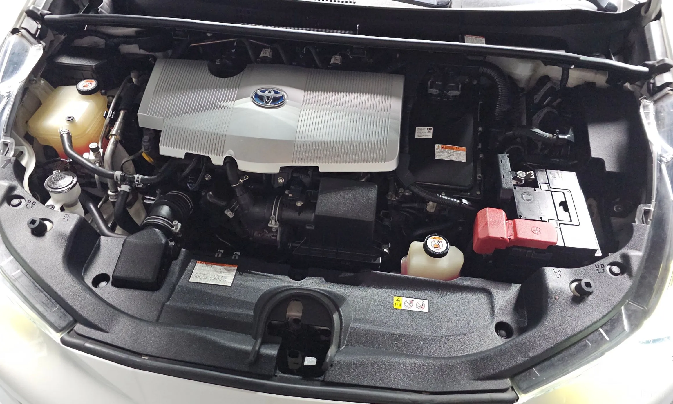Toyota Prius 4th Generation превью 6