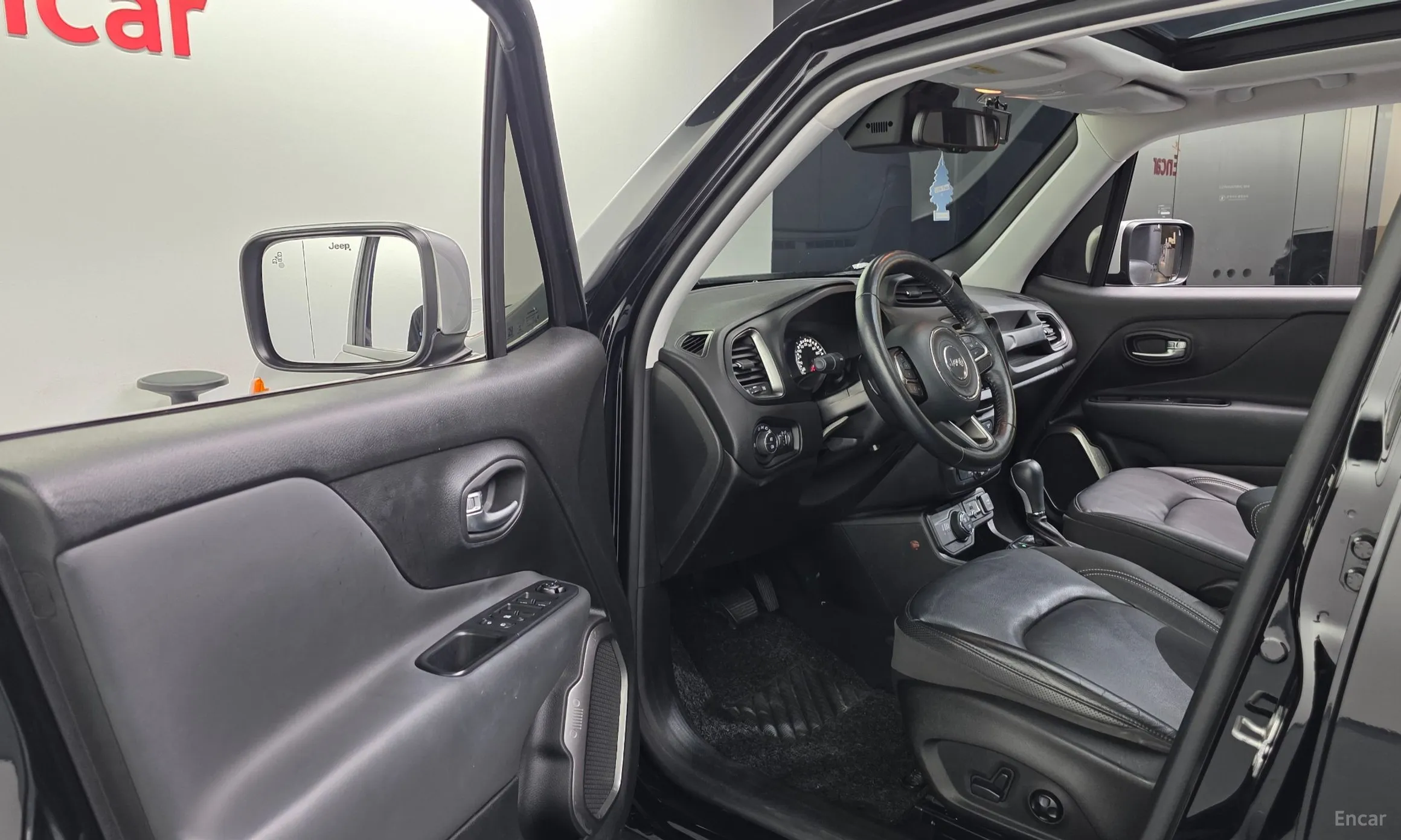 Jeep Renegade превью 10