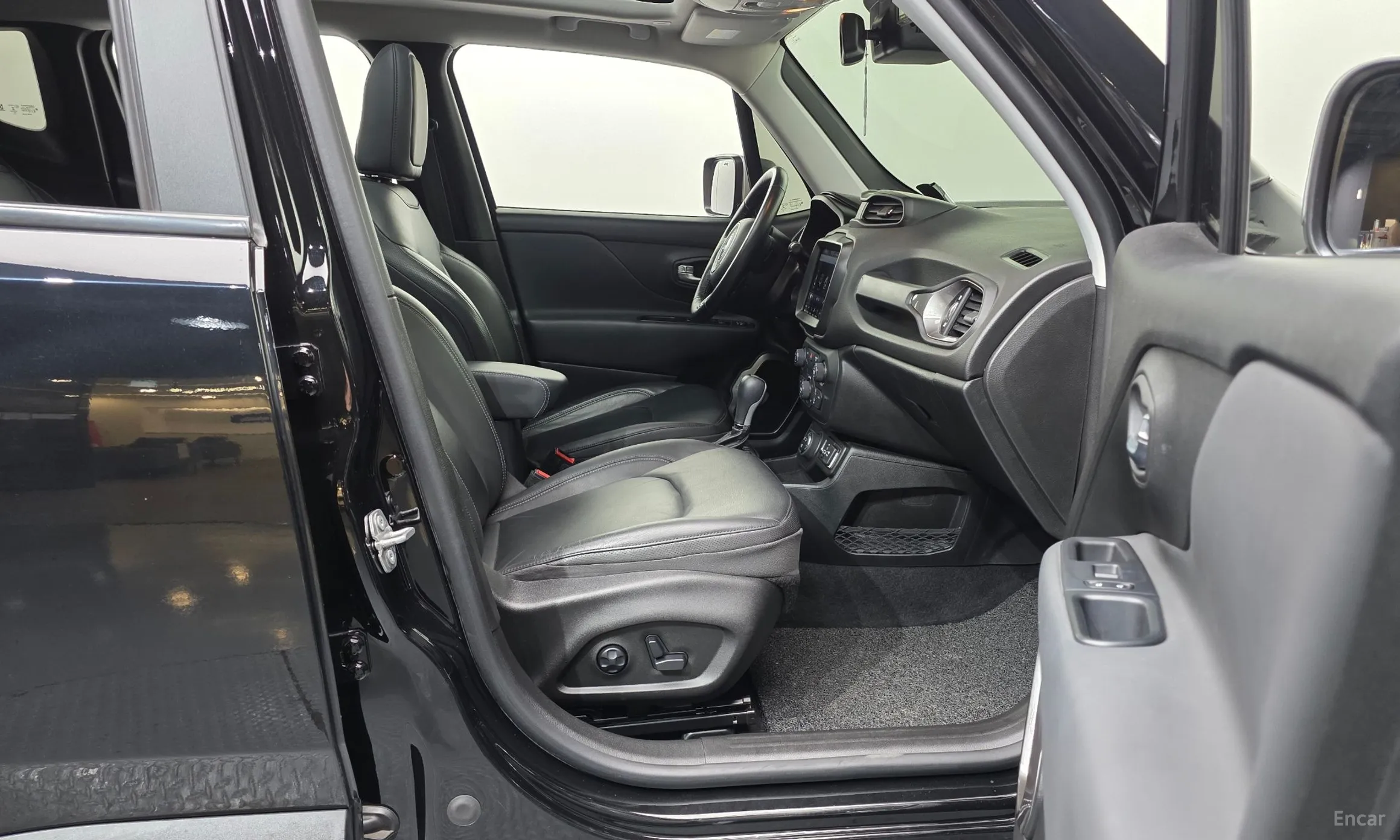 Jeep Renegade превью 11
