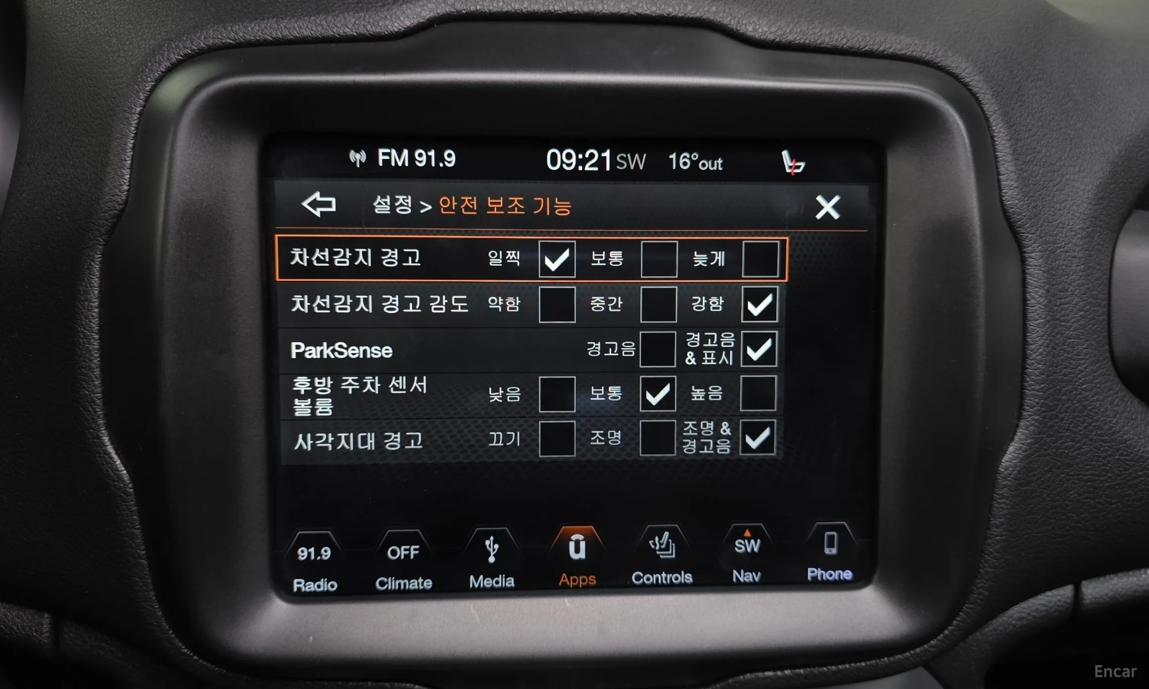 Jeep Renegade превью 15