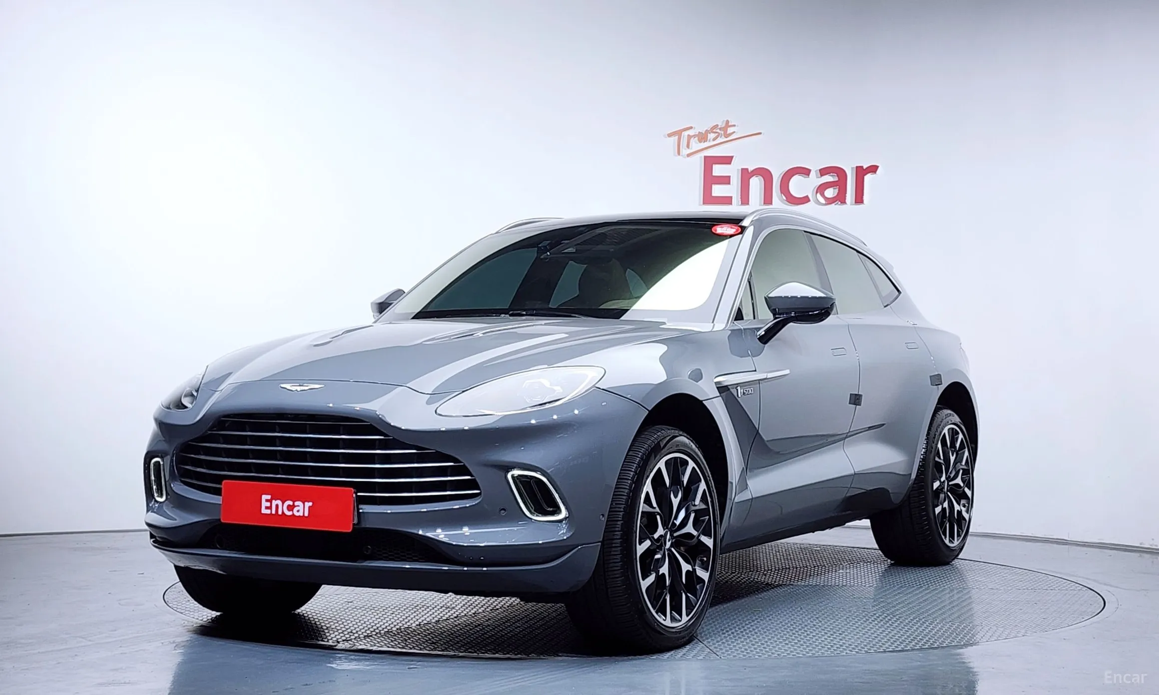 Aston Martin Dbx