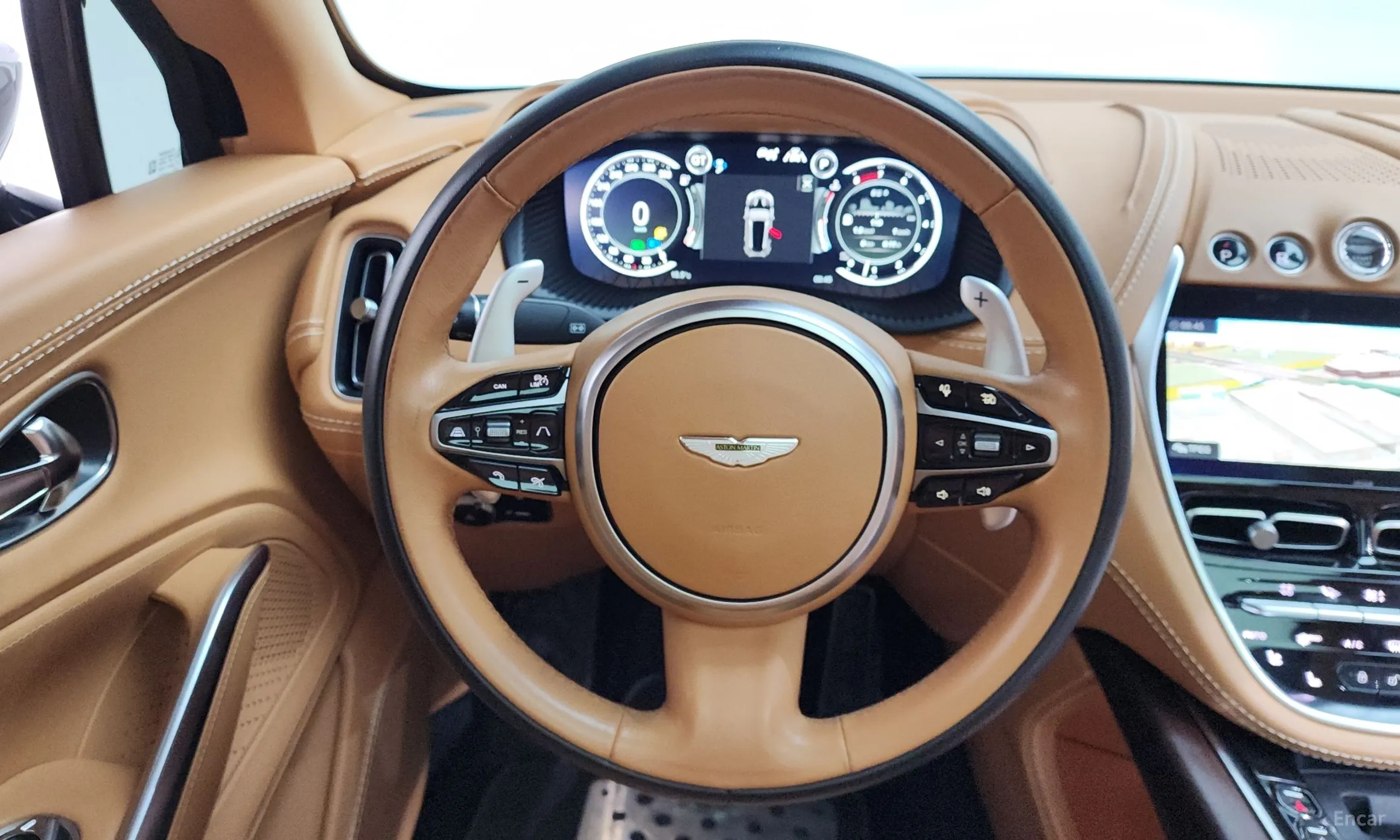 Aston Martin Dbx превью 13
