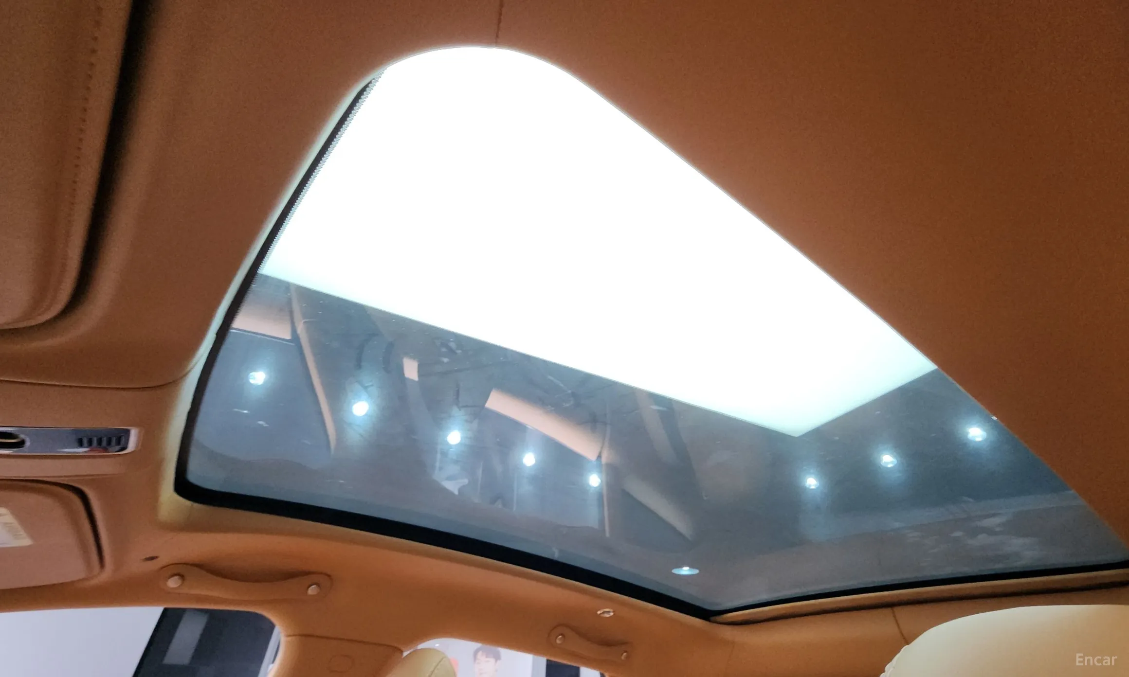 Aston Martin Dbx превью 18