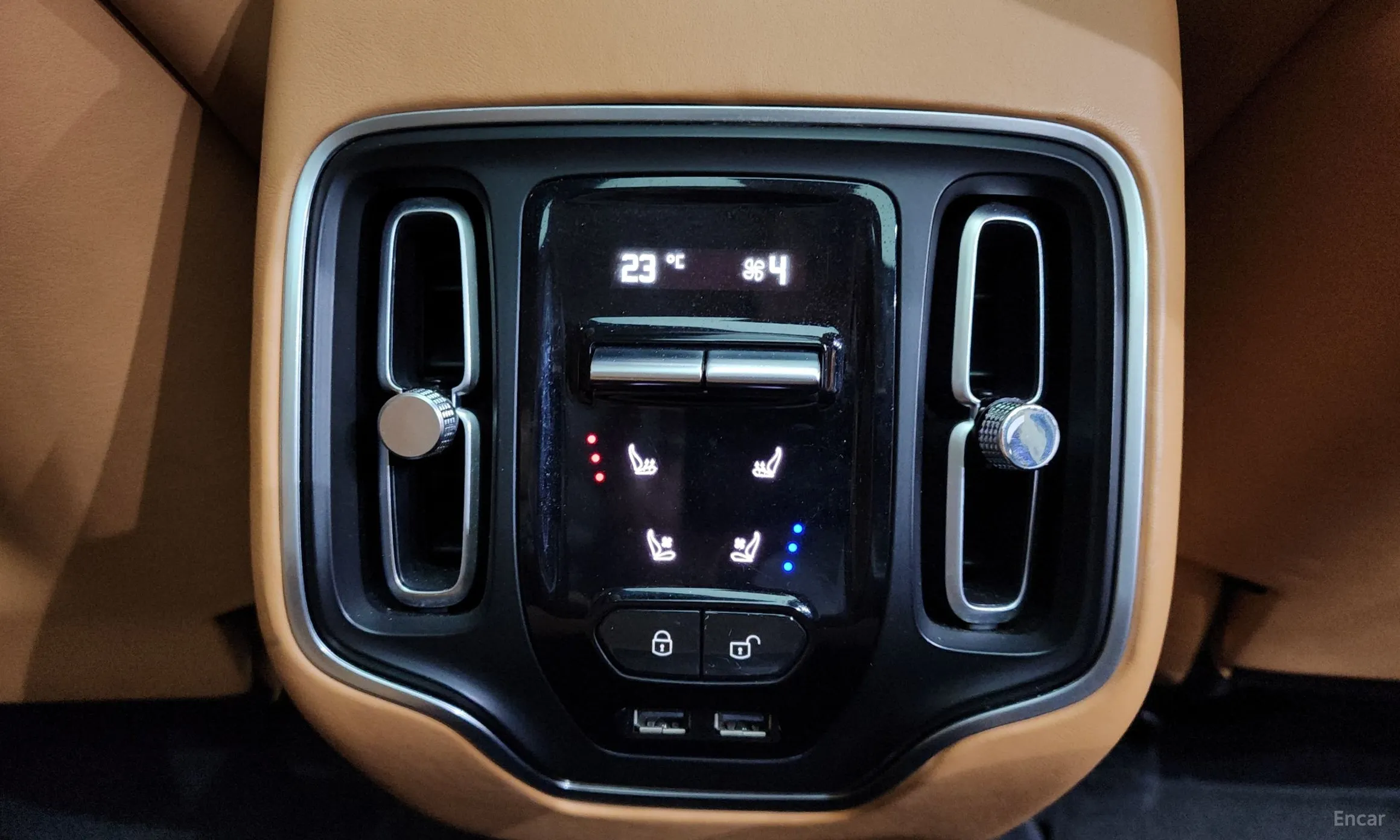 Aston Martin Dbx превью 19