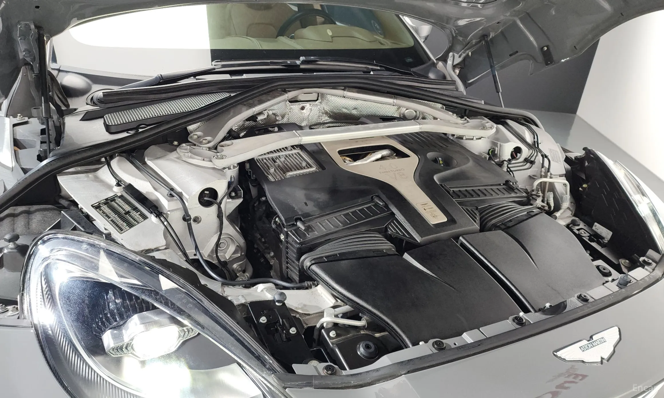 Aston Martin Dbx превью 6