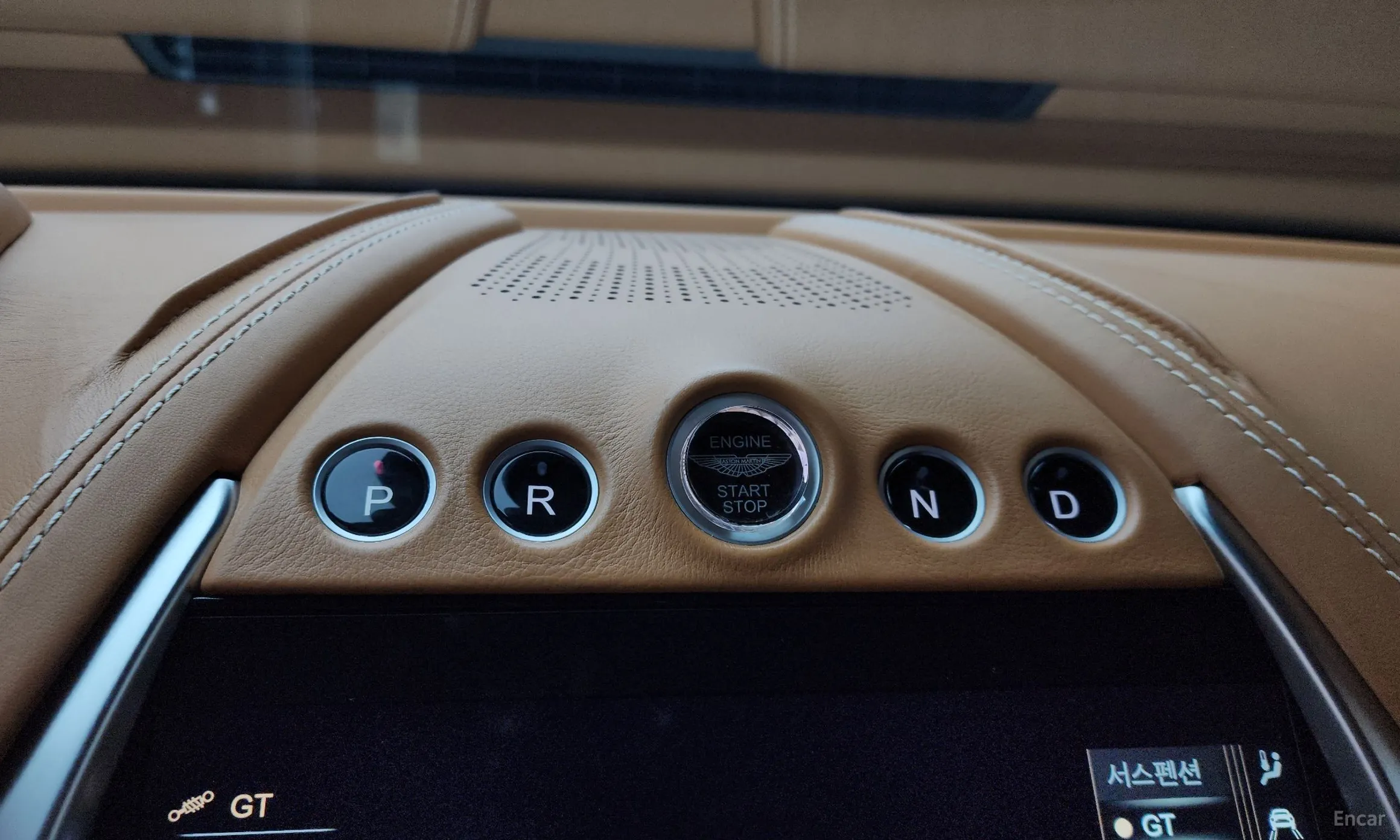 Aston Martin Dbx превью 9
