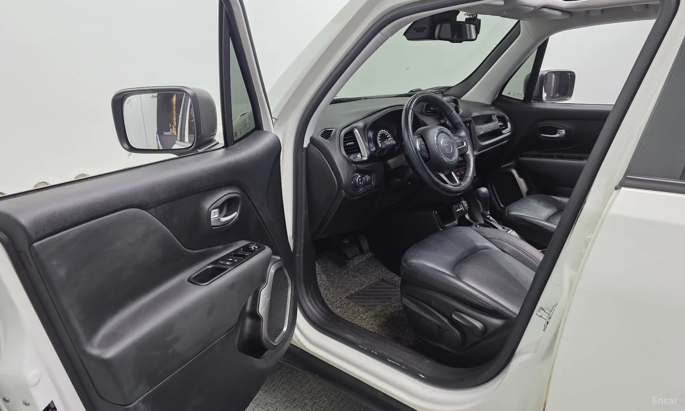 Jeep Renegade превью 10