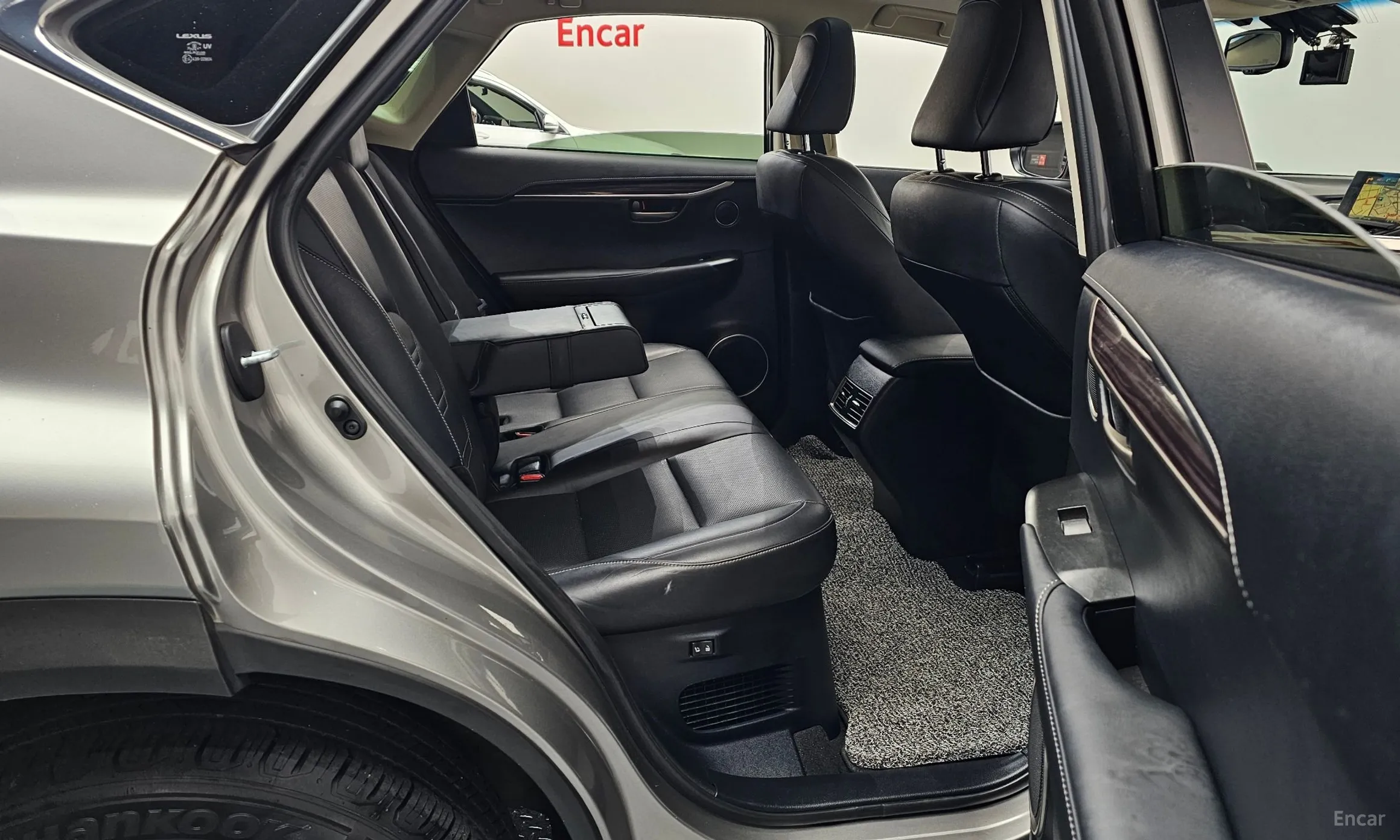 Lexus NX300h превью 12