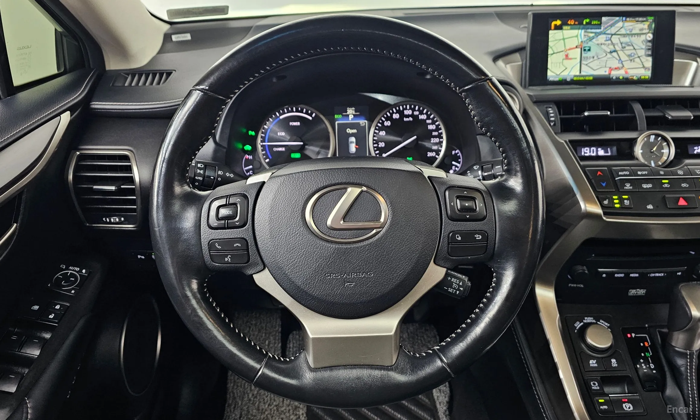 Lexus NX300h превью 13