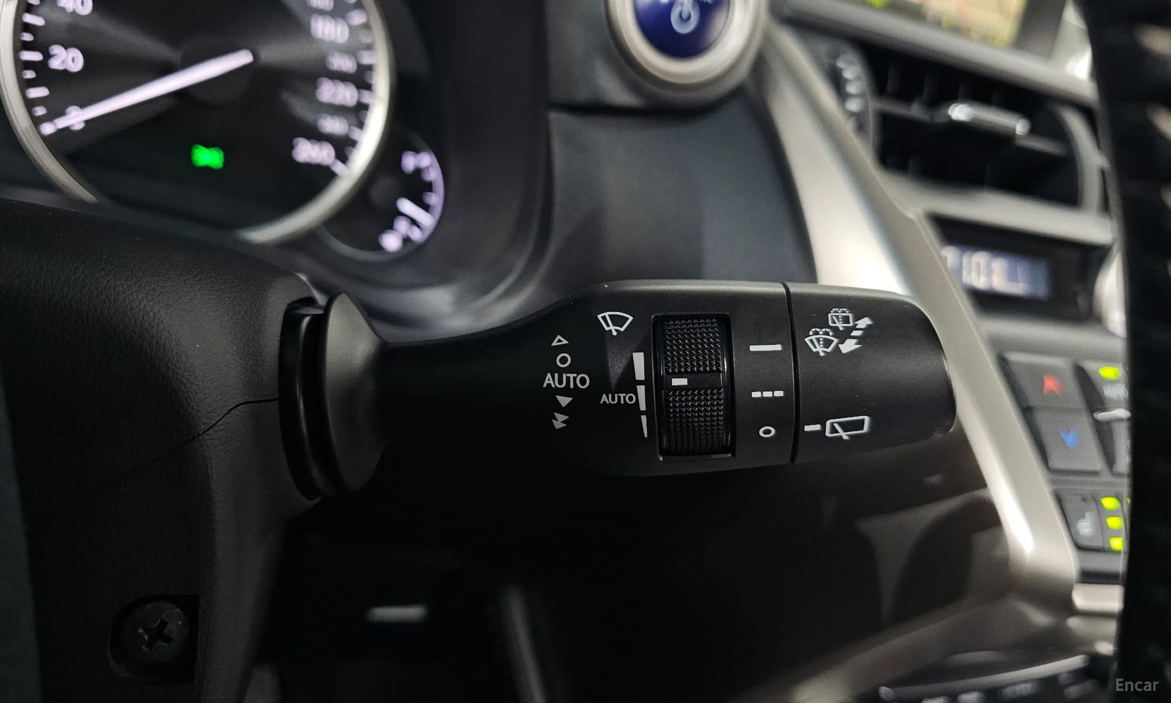 Lexus NX300h превью 15