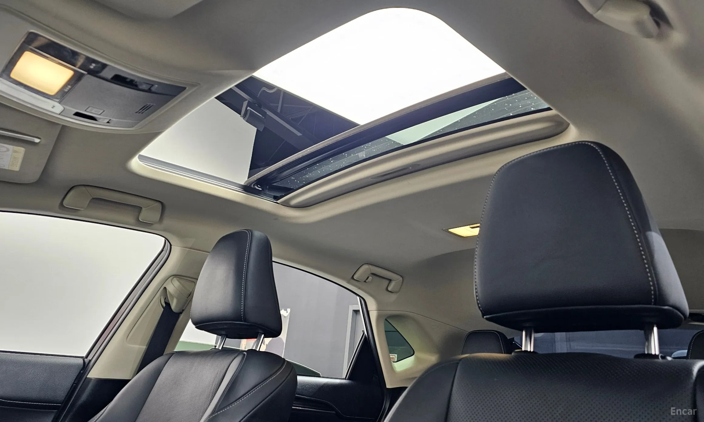 Lexus NX300h превью 19