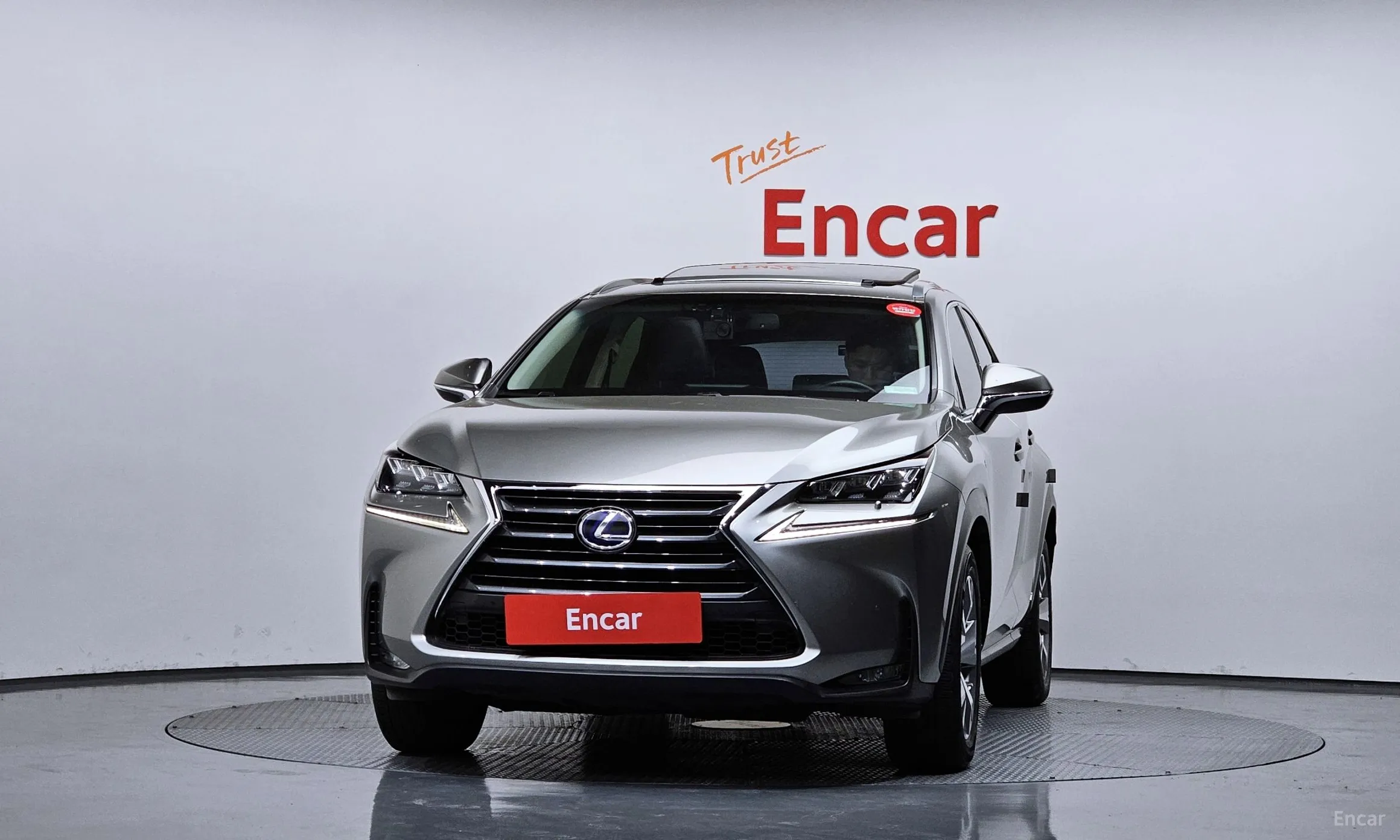 Lexus NX300h превью 3