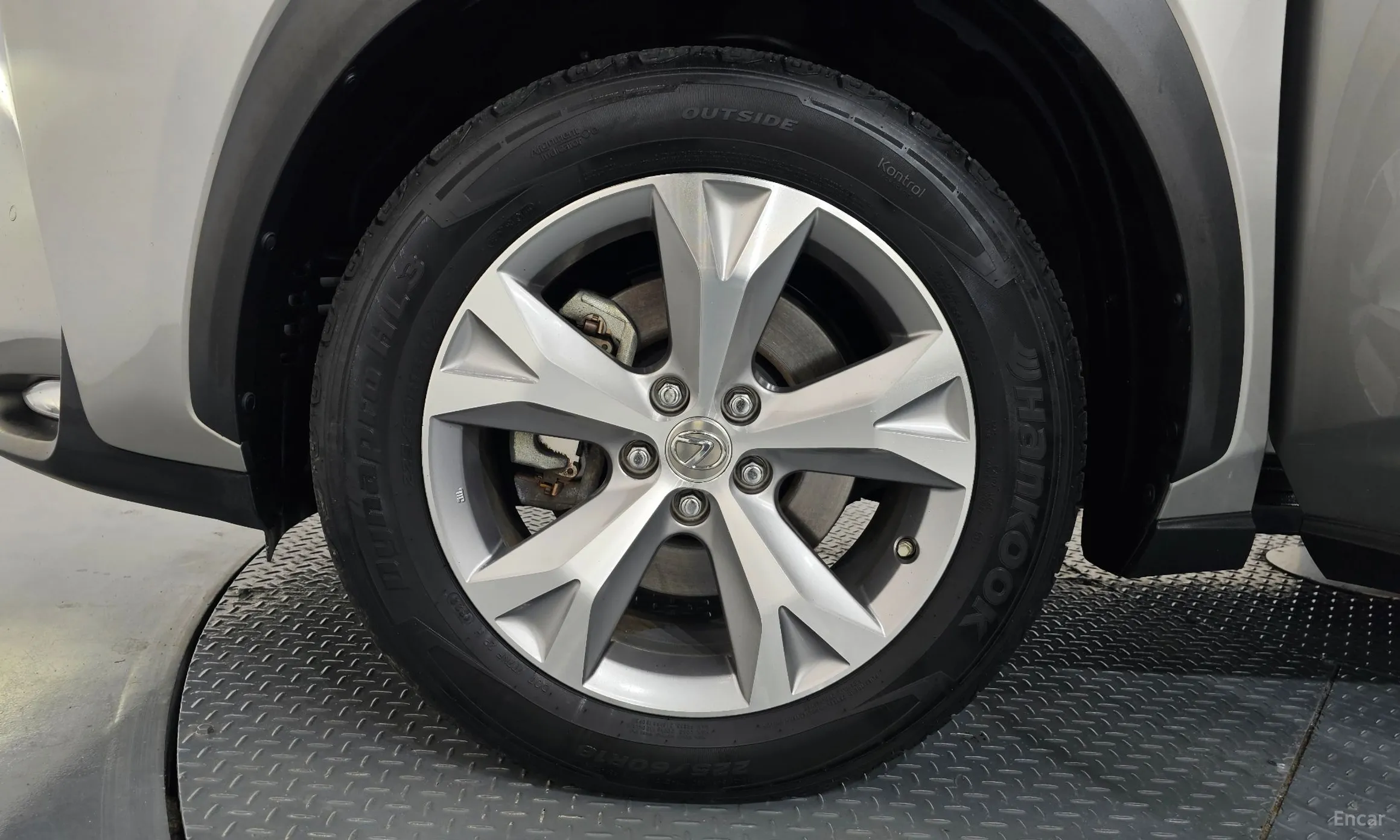 Lexus NX300h превью 5