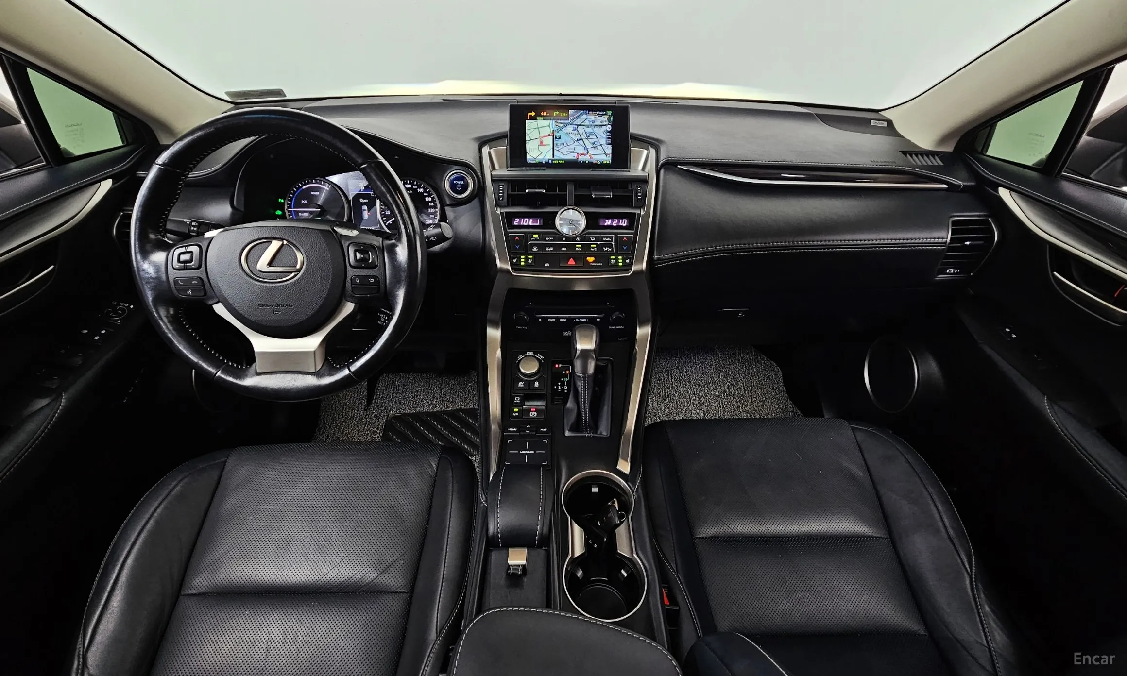 Lexus NX300h превью 7